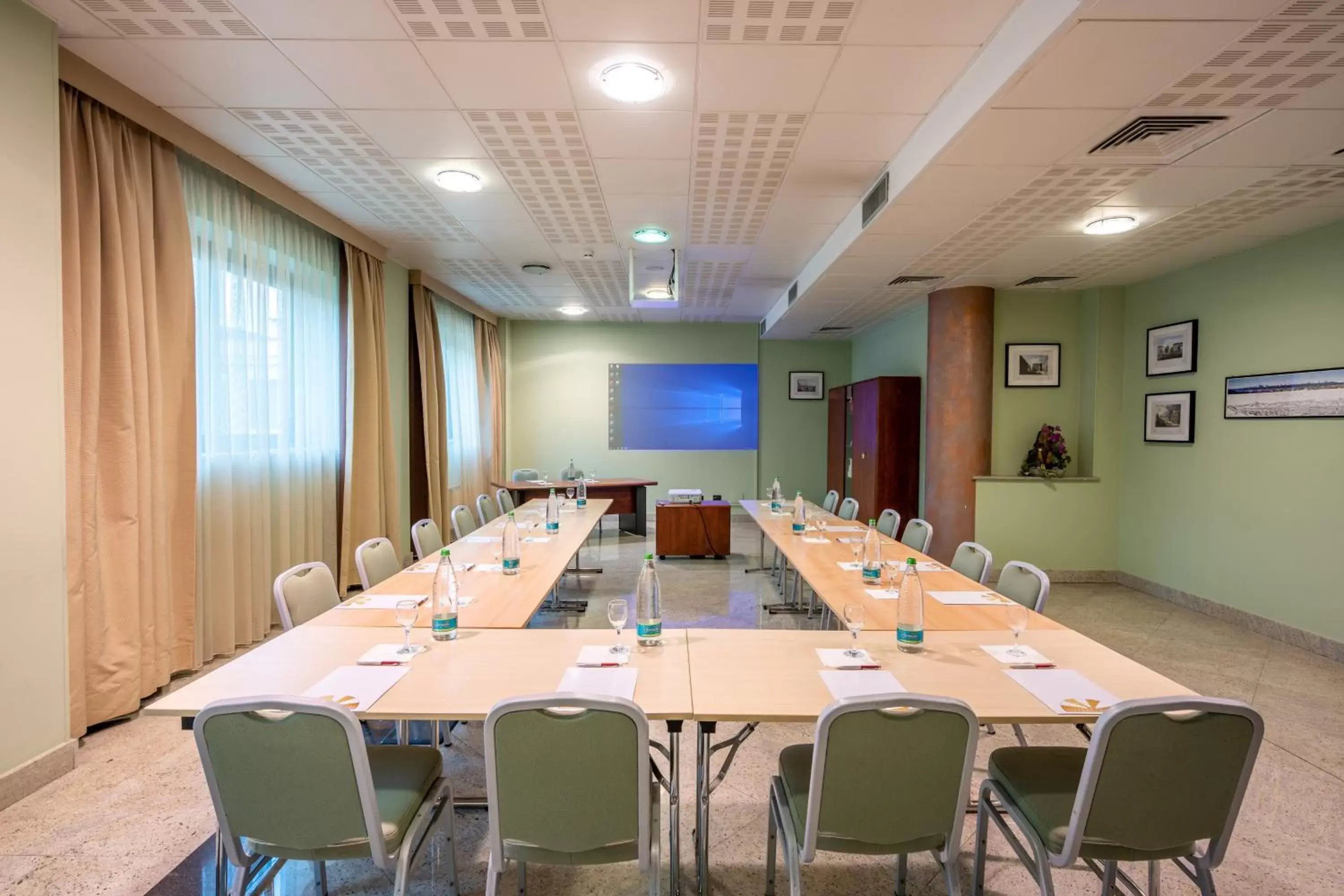 Meeting/conference room in Hotel Parisi