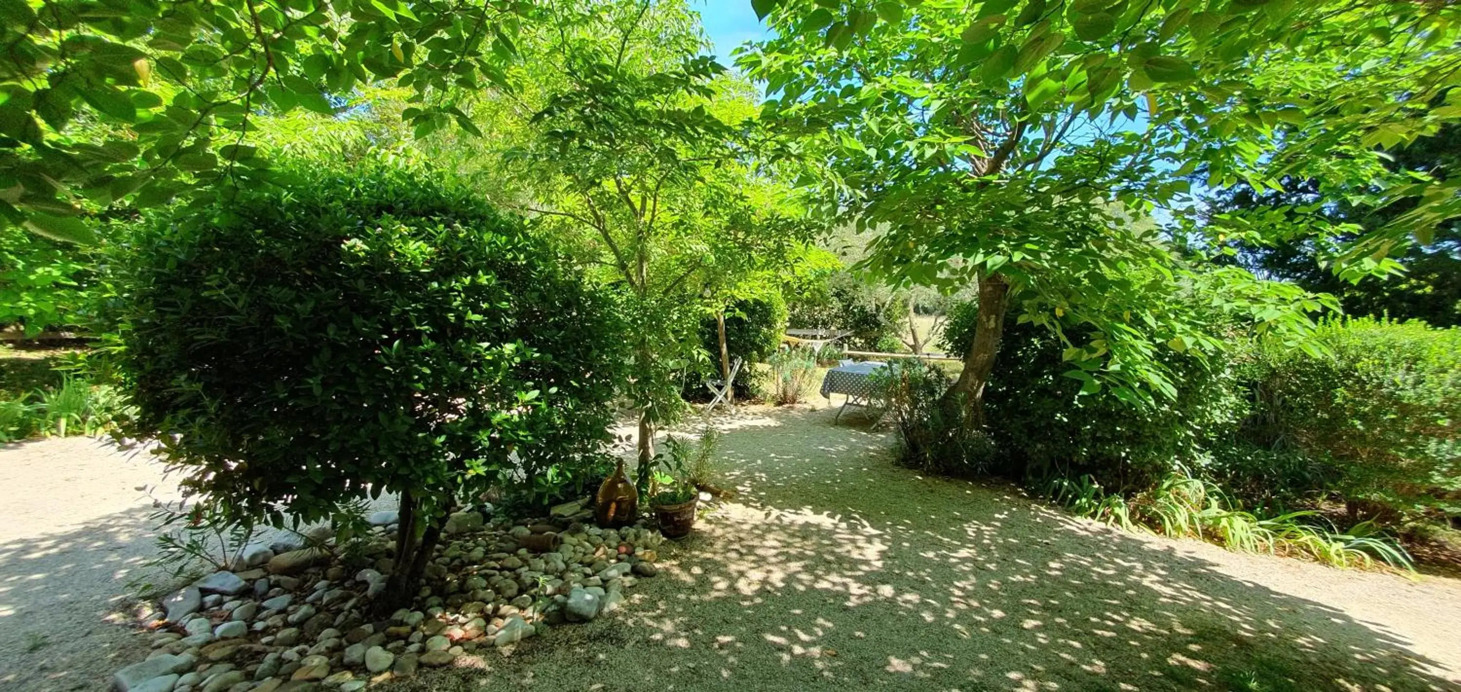 Garden in Aux berges du pont du gard