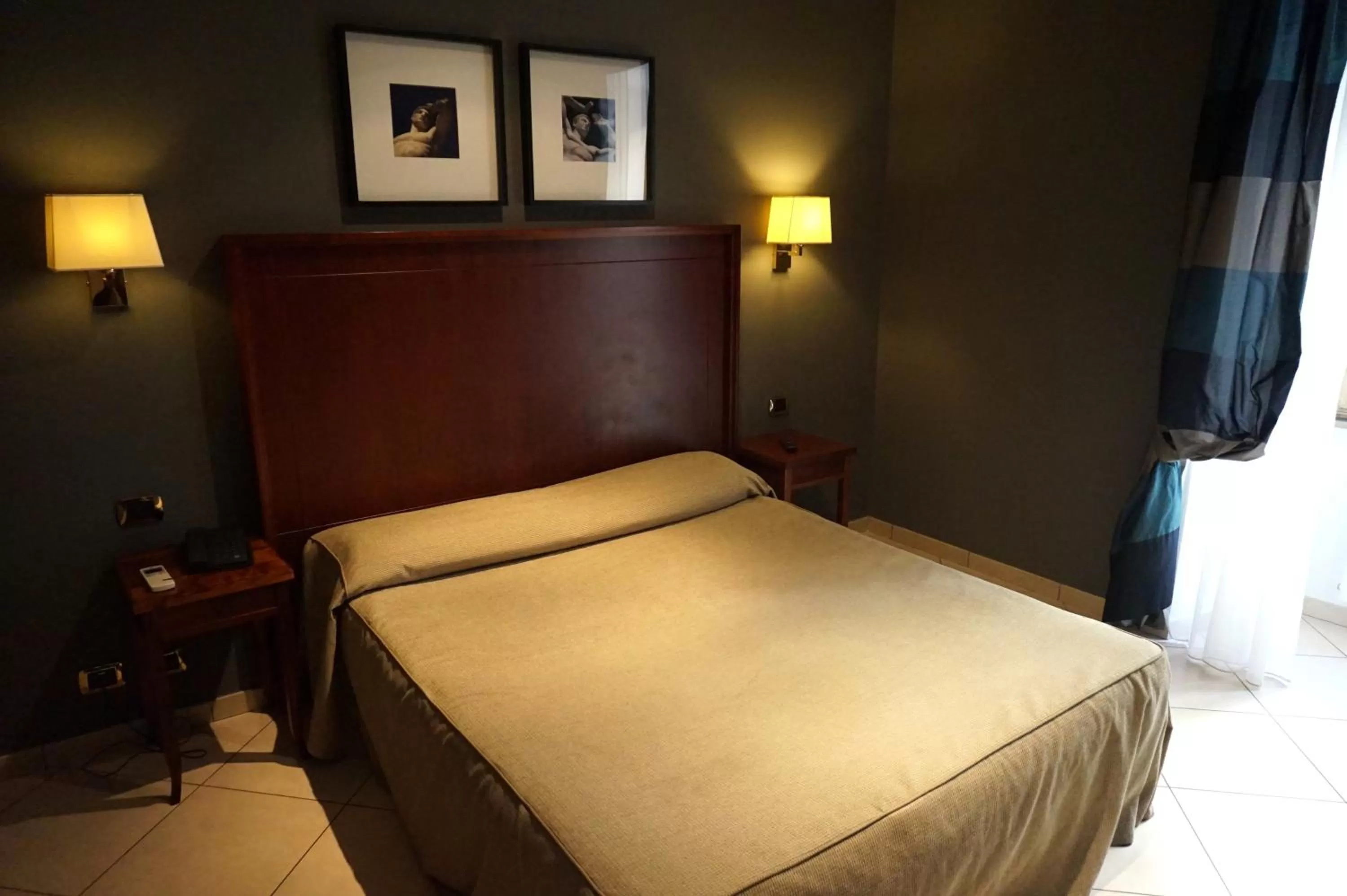 Bedroom, Bed in Hotel Taormina