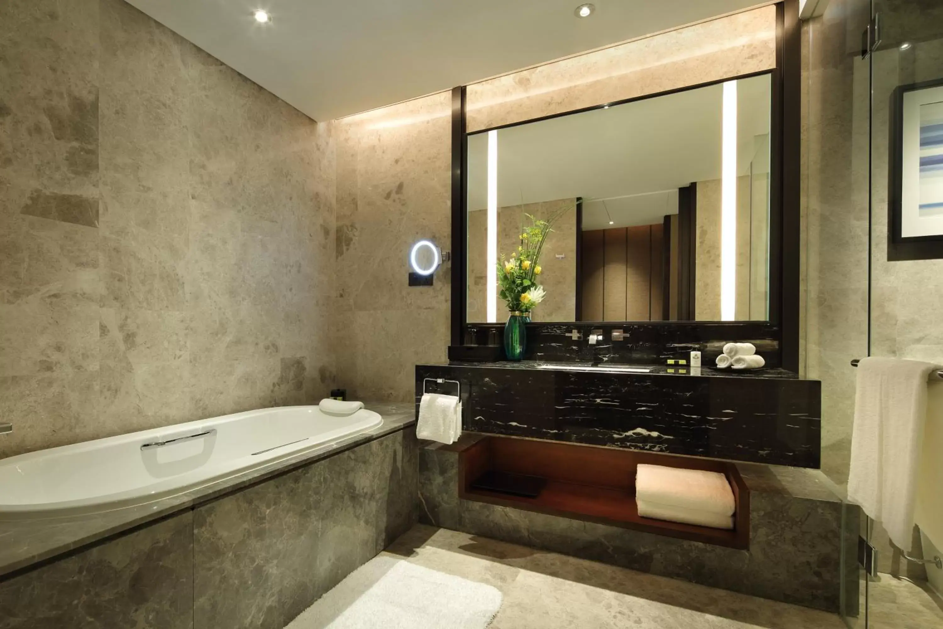 Toilet, Bathroom in InterContinental Shanghai Hongqiao NECC, an IHG Hotel