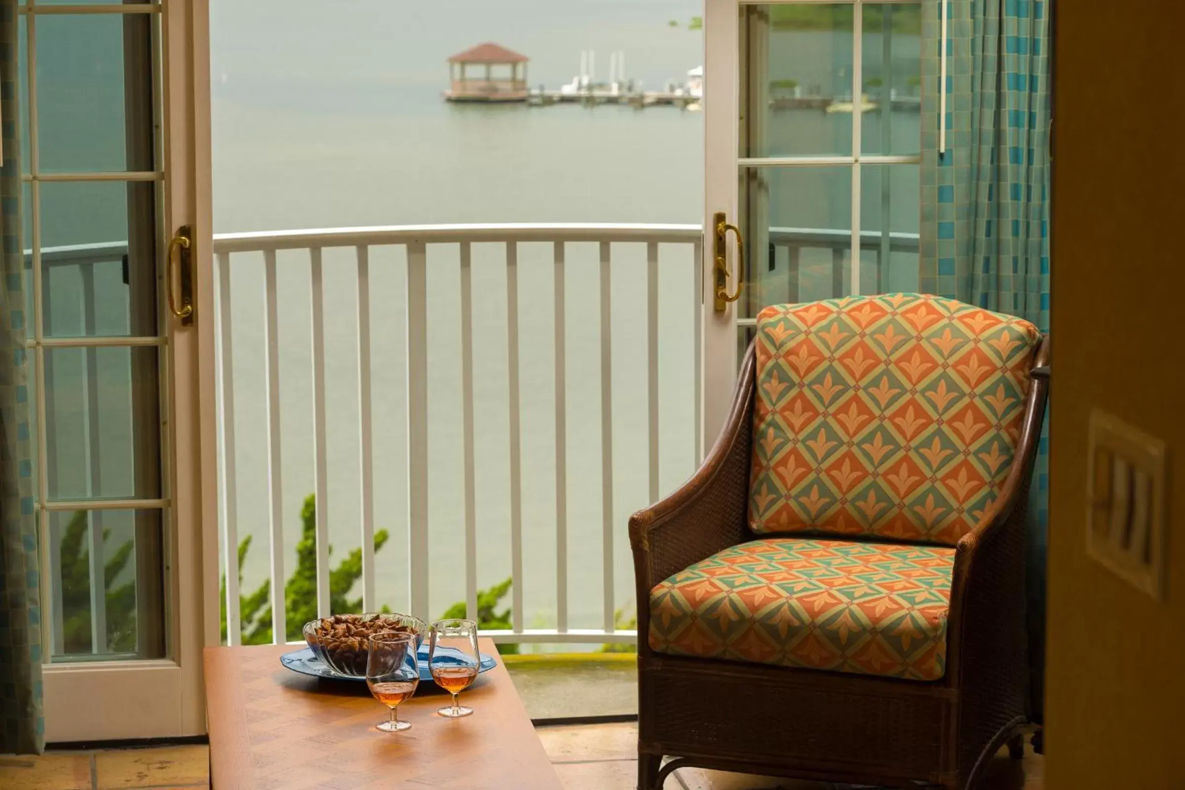 Balcony/Terrace, Seating Area in Coconut Malorie Resort Ocean City a Ramada by Wyndham
