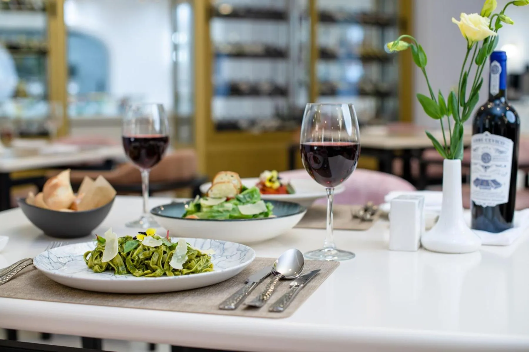 Restaurant/places to eat in LOTTE City Hotels Tashkent Palace