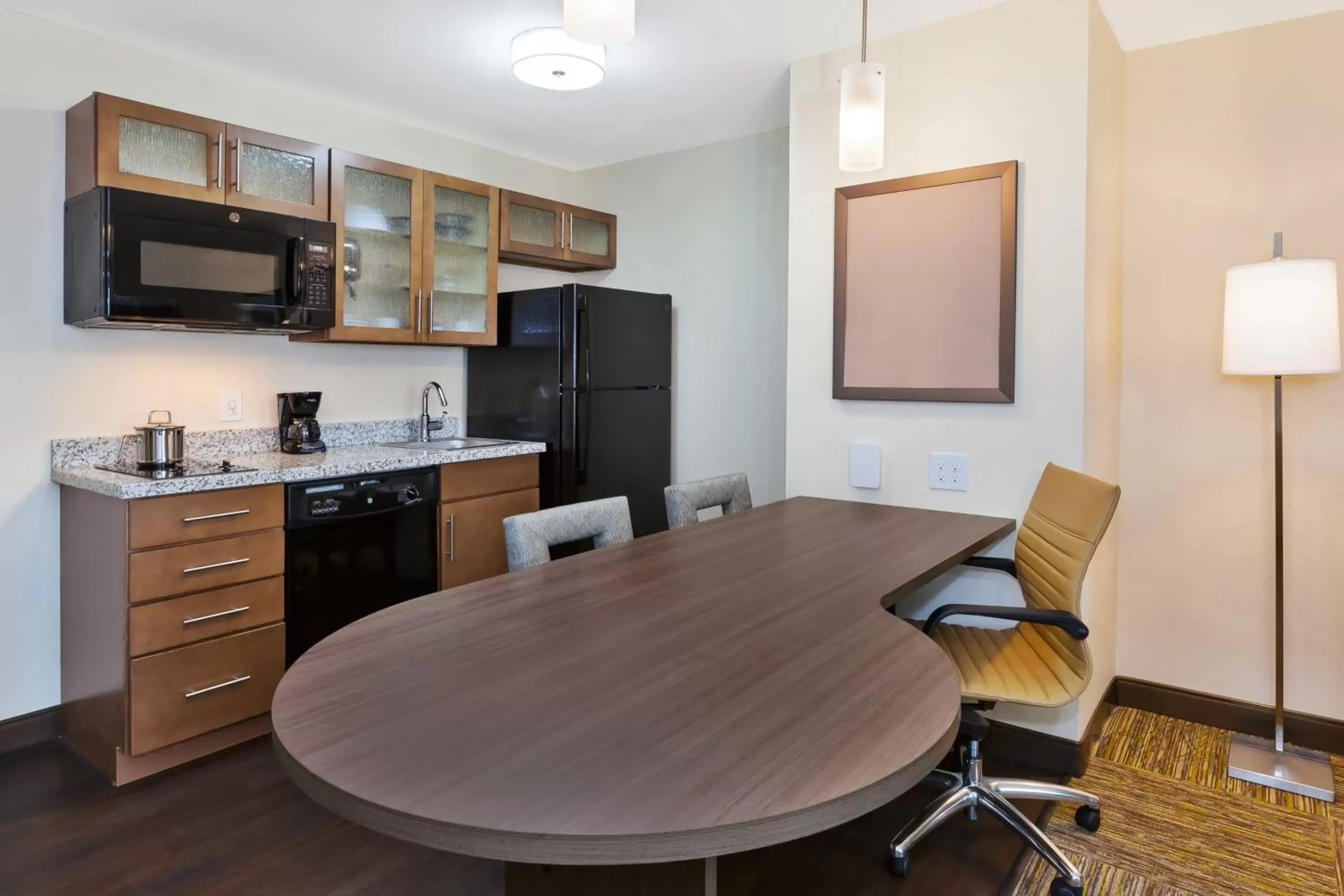 Photo of the whole room, Kitchen/Kitchenette in Candlewood Suites Louisville - NE Downtown Area, an IHG Hotel