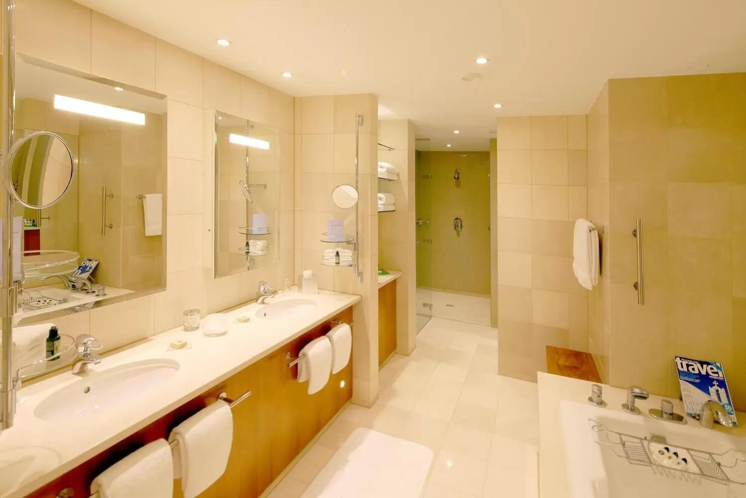 Bathroom in Canary Riverside Plaza Hotel