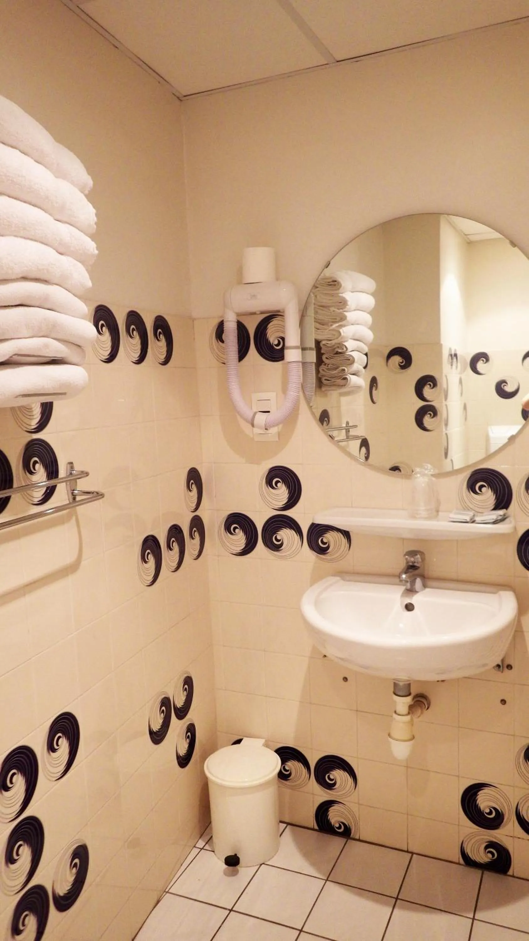 Bathroom in Adonis Lourdes - Notre Dame de la Sarte