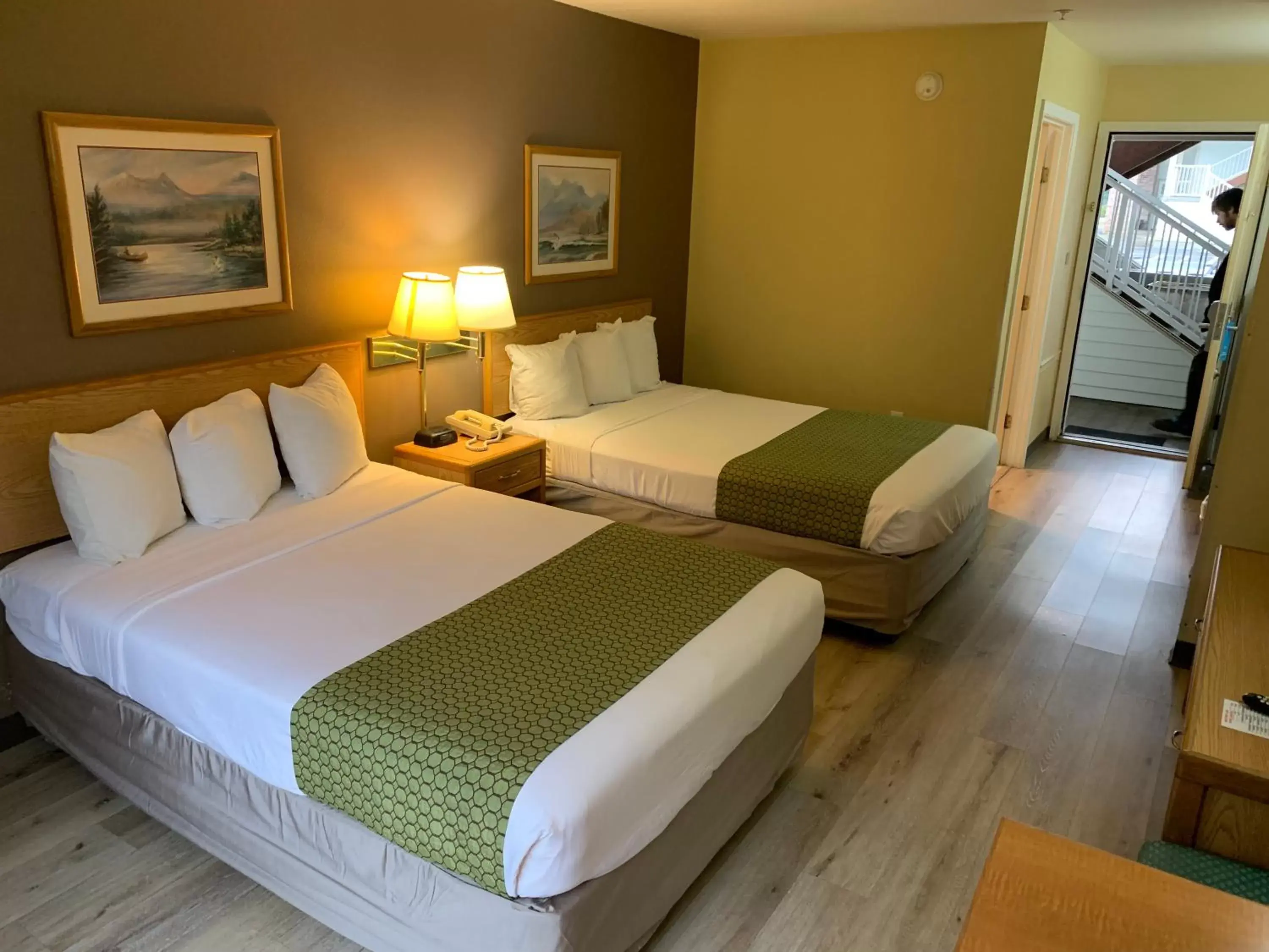 Bed in Days Inn by Wyndham Ocean Shores