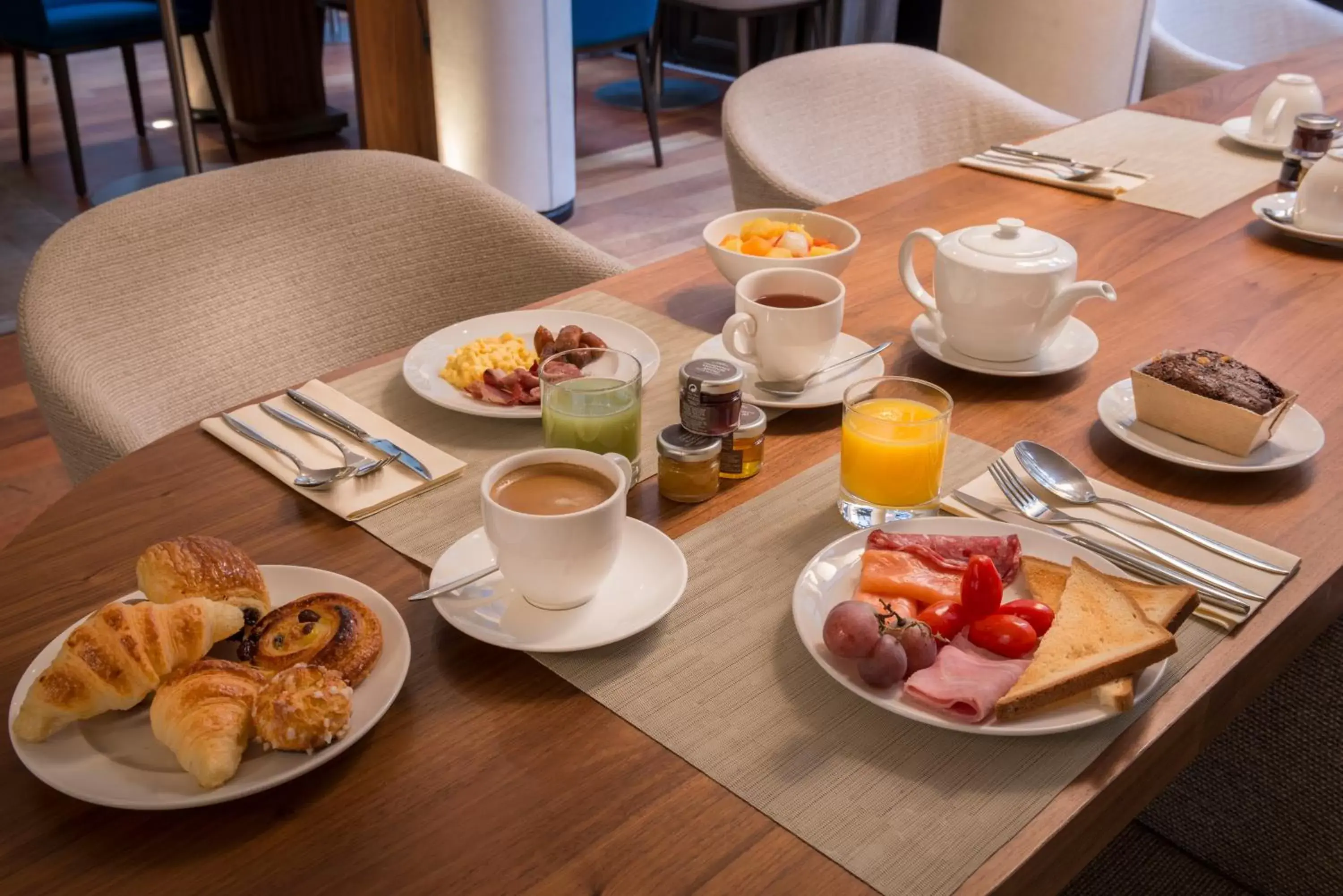 Buffet breakfast, Breakfast in Hôtel Le Walt by Inwood Hotels