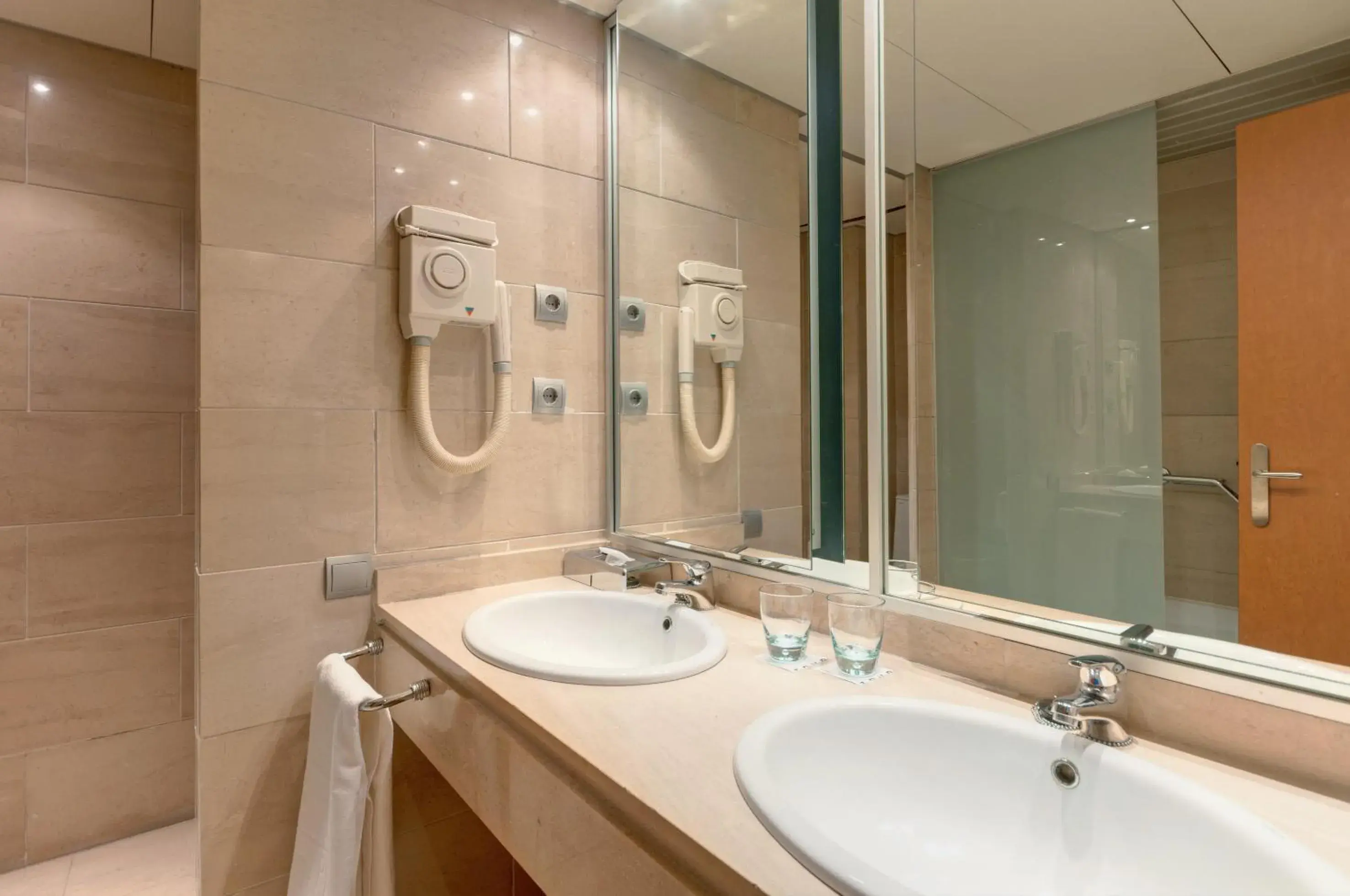Bathroom in Hotel Ceuta Puerta de Africa