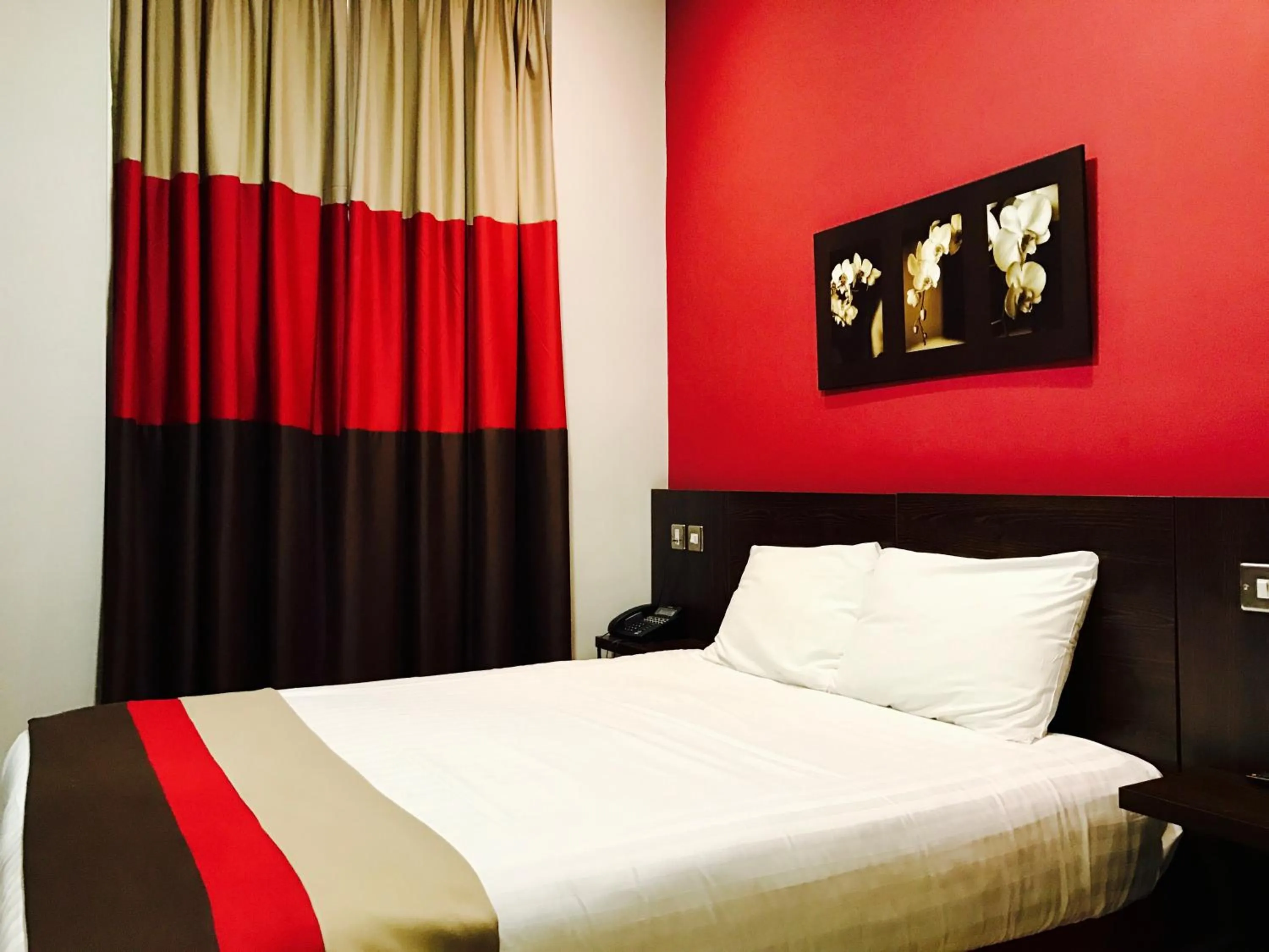 Bedroom, Bed in Royal Cambridge Hotel