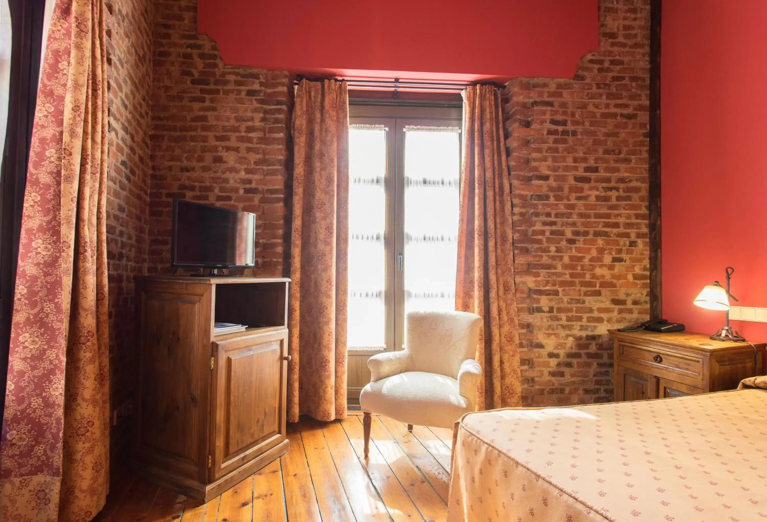 Photo of the whole room, Room Photo in Hotel La Posada Regia