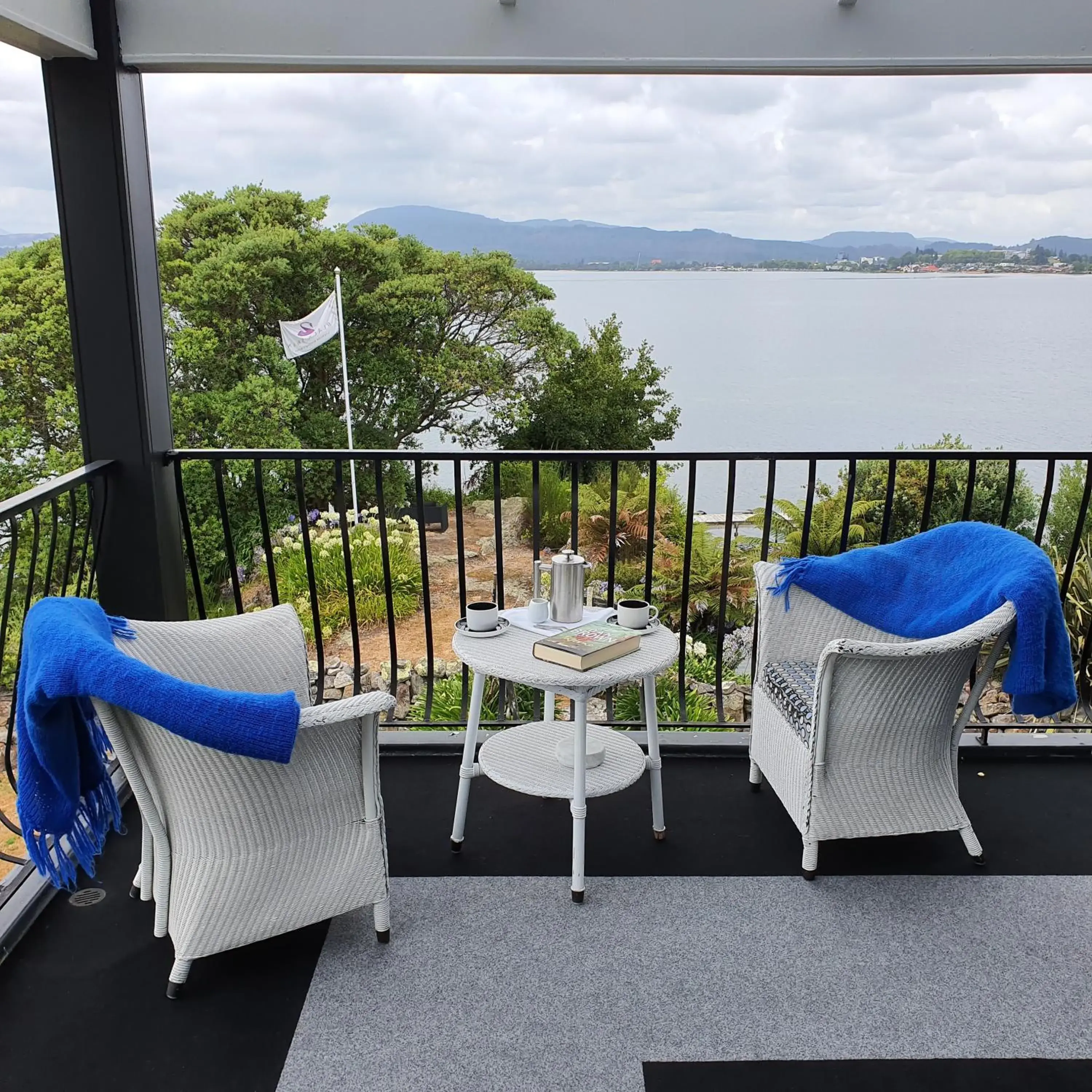 Balcony/Terrace in Black Swan Lakeside Lodge Boutique Hotel