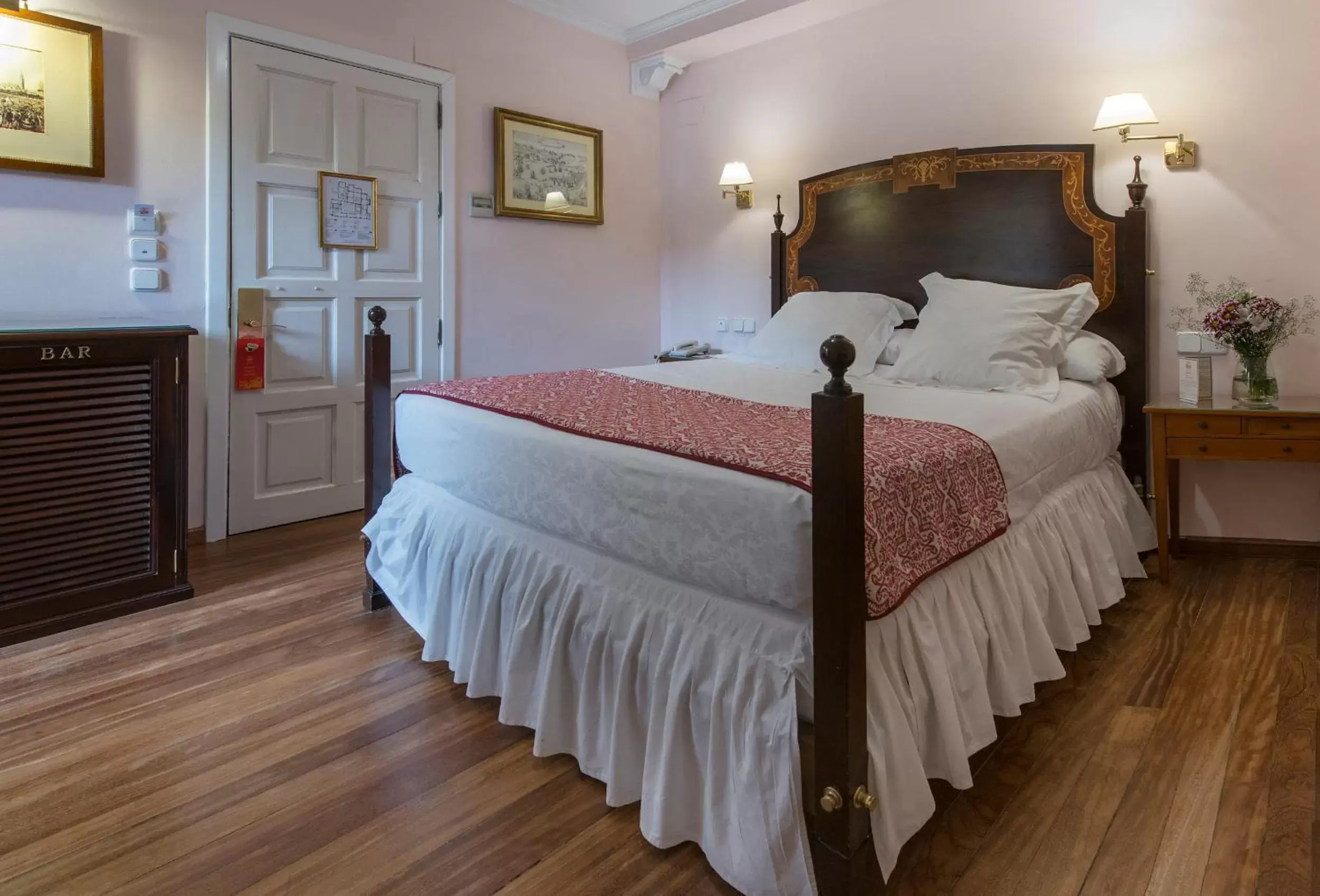 Photo of the whole room, Bed in Hotel Las Casas de la Judería