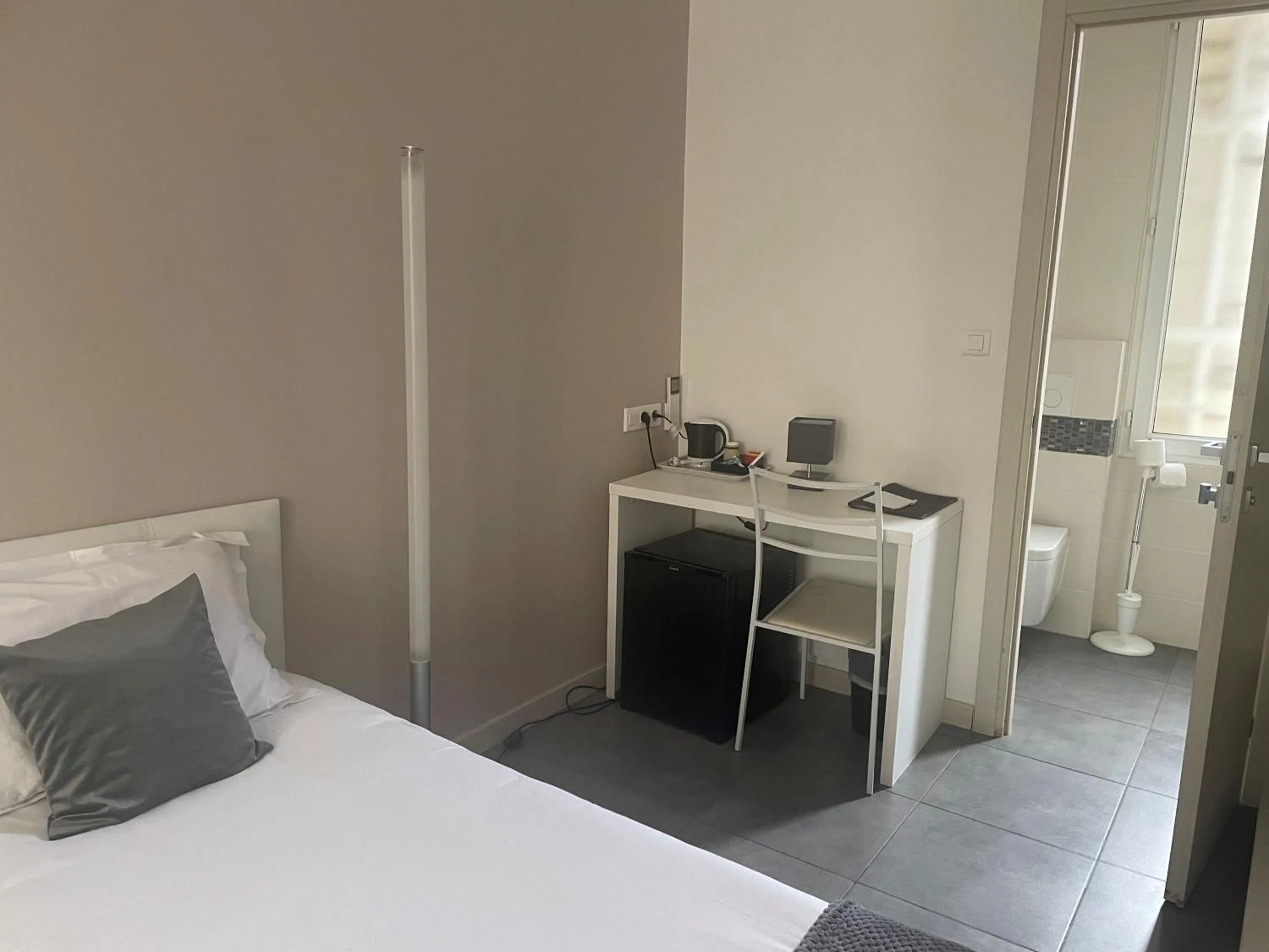 Photo of the whole room, Bed in Hôtel Anna Livia