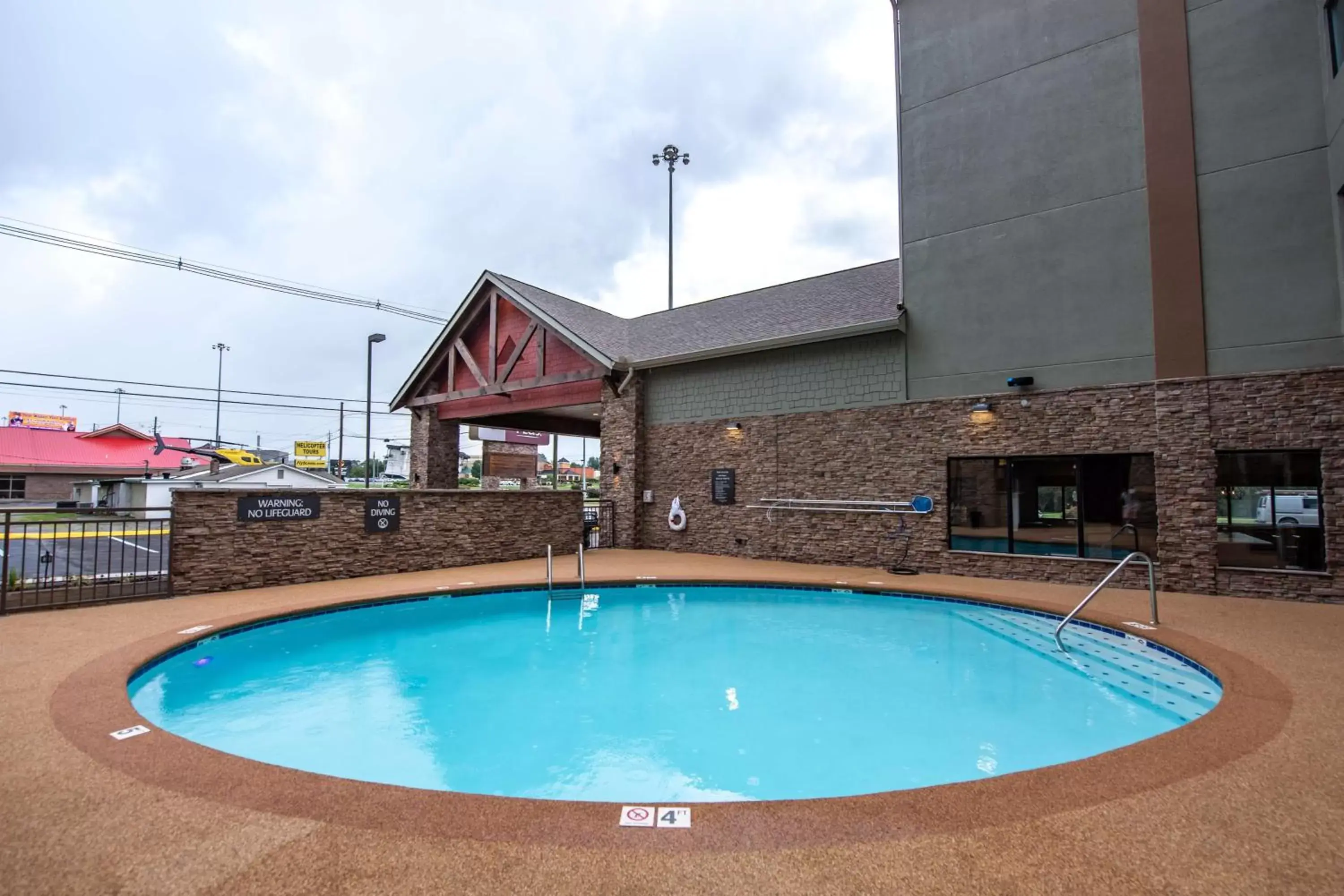 On site, Swimming Pool in Best Western Plus Apple Valley Lodge Pigeon Forge