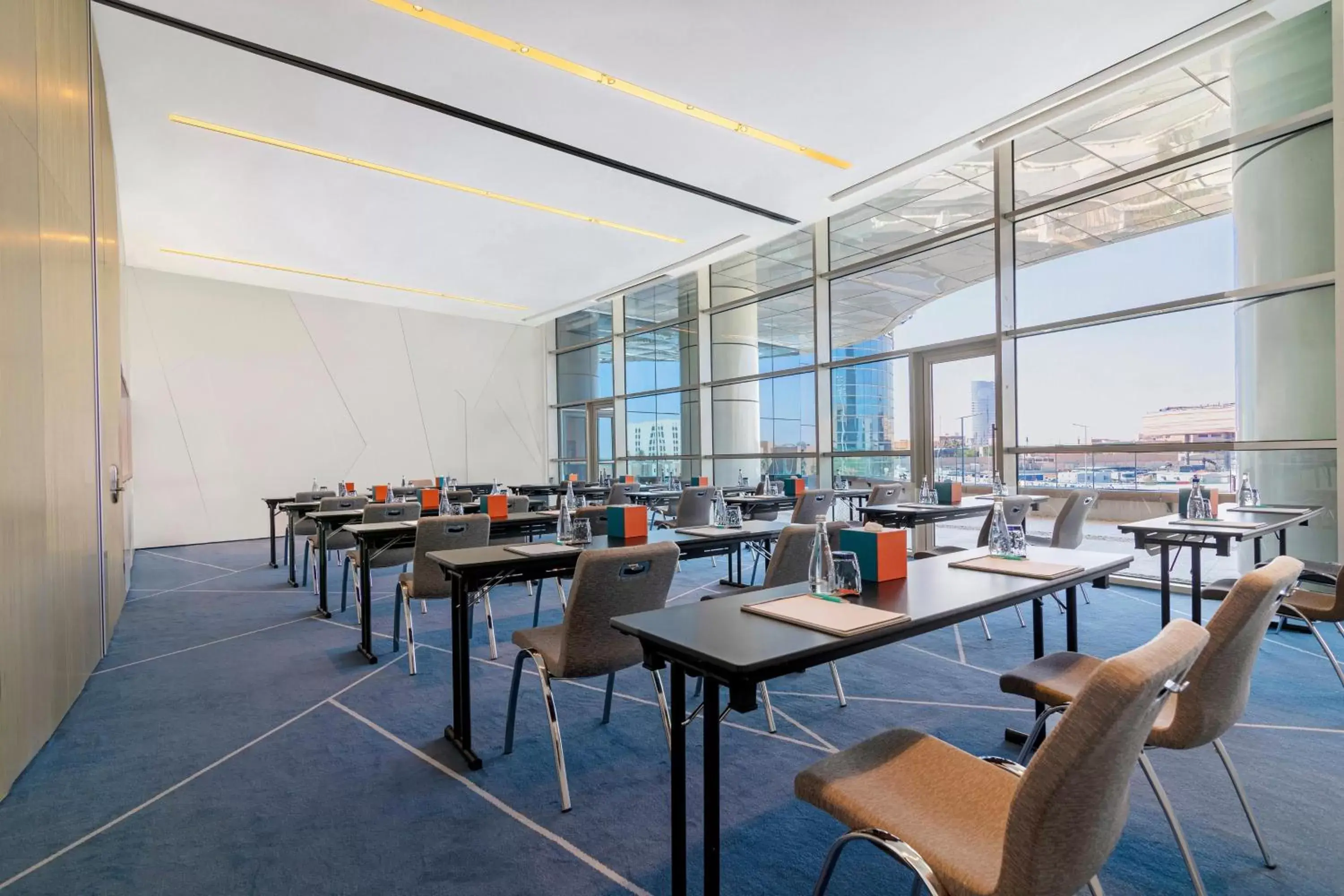 Meeting/conference room, Restaurant/Places to Eat in Le Meridien Riyadh
