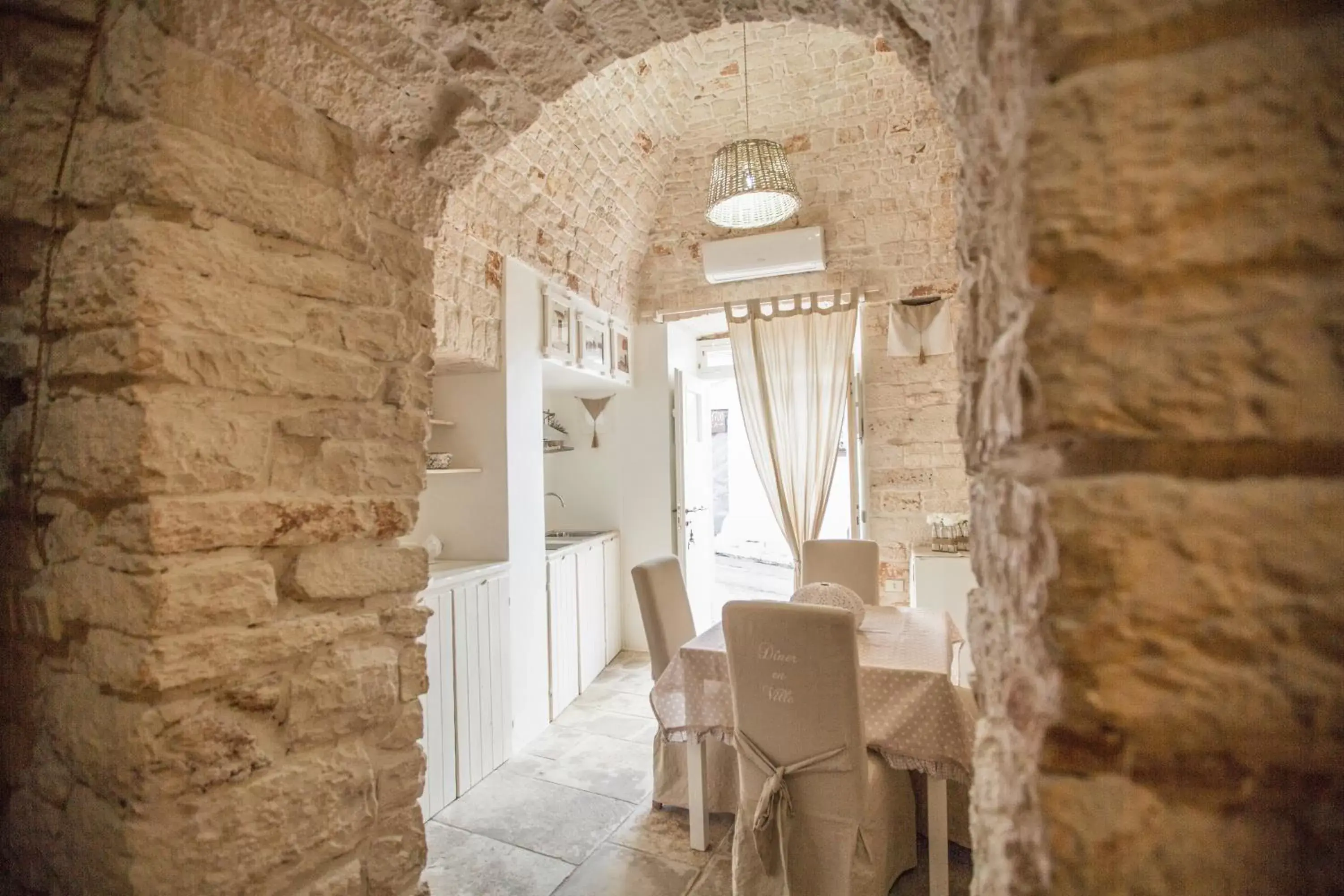 Dining Area in Trulli Antichi Mestieri - Widespread Trulli in the historic center