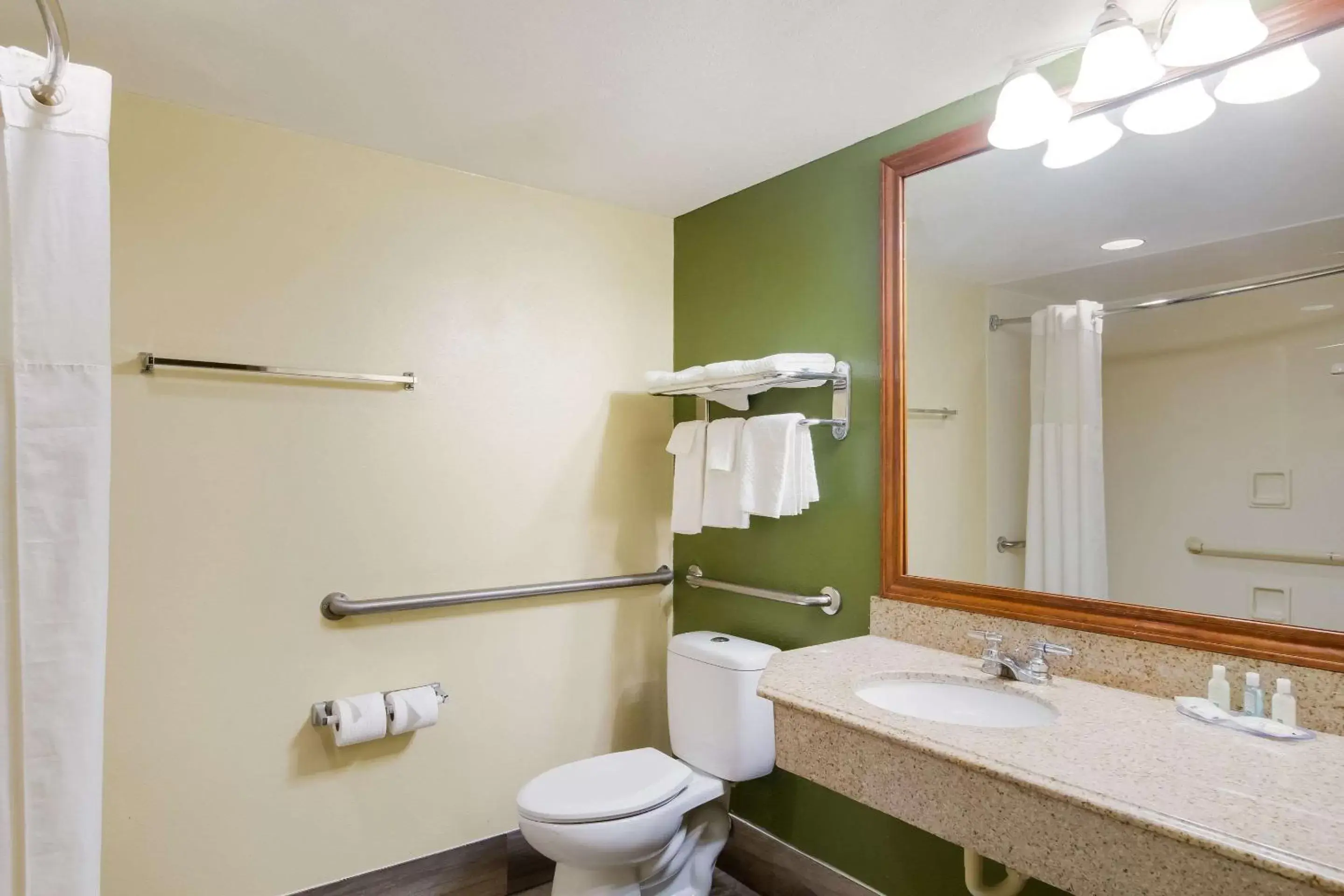 Bathroom in Quality Inn Baytown - Houston East