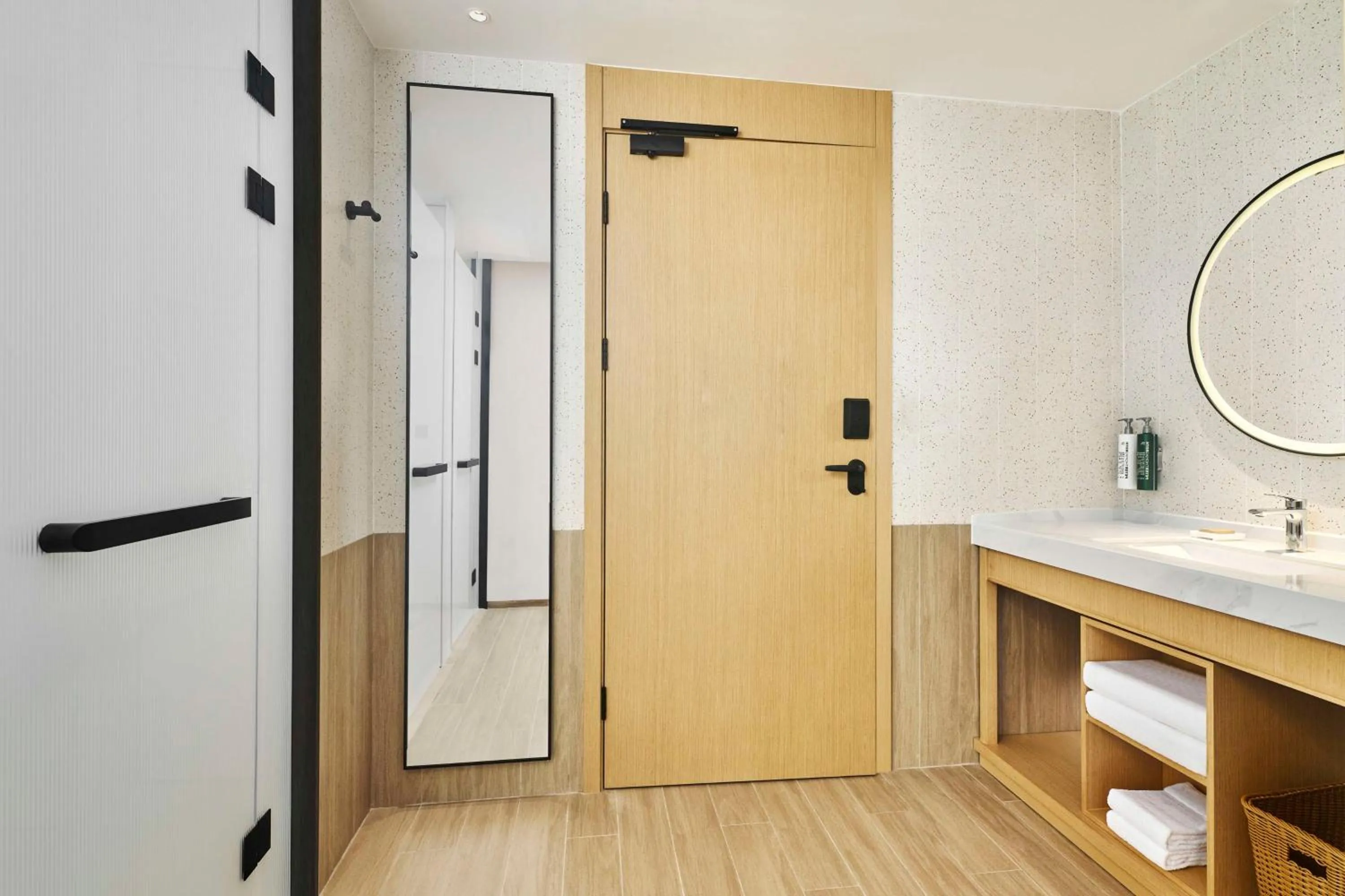 Photo of the whole room in Hilton Garden Inn Zhuhai Jinan University