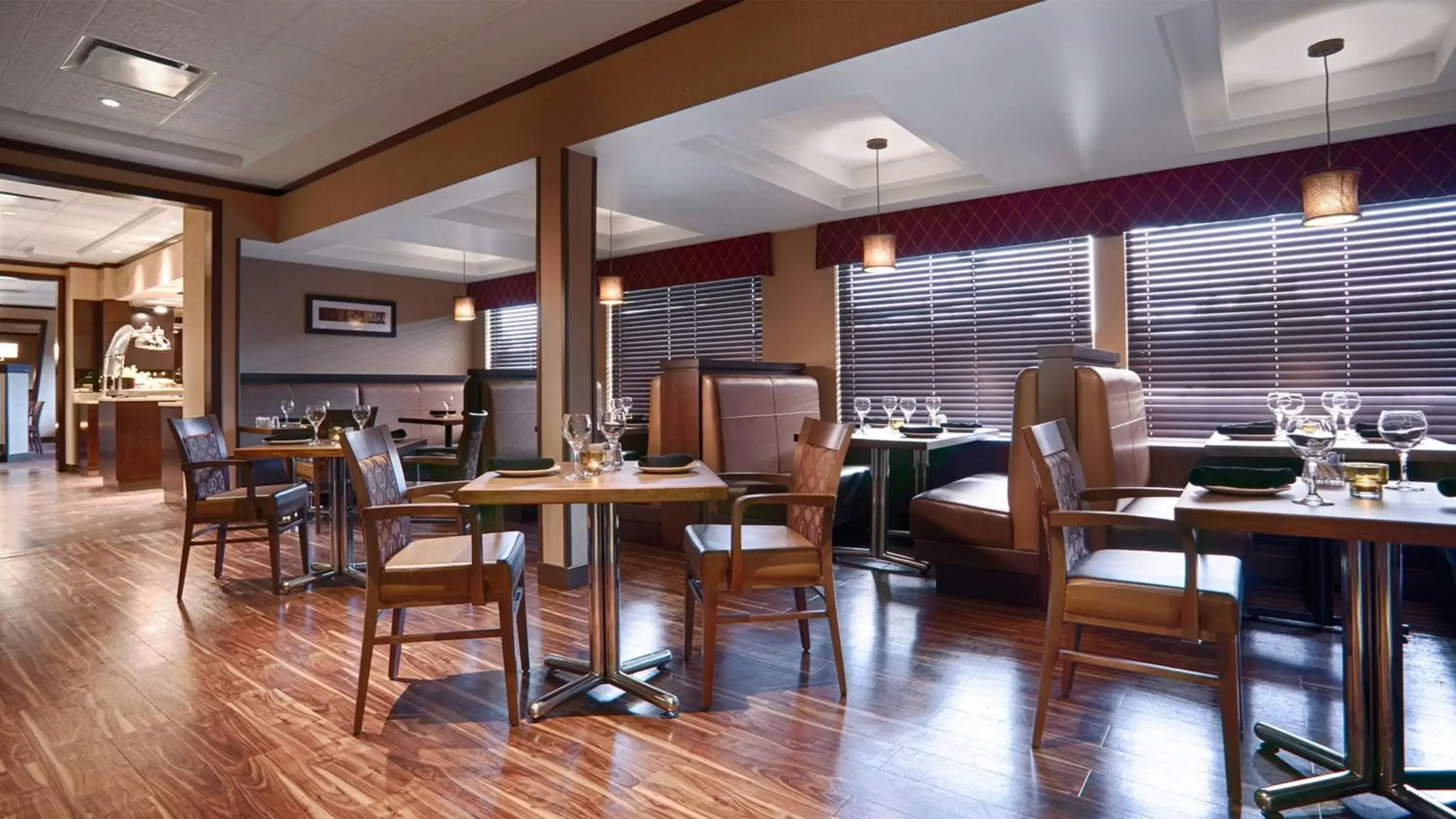 Restaurant/places to eat in Best Western Premier Denham Inn & Suites