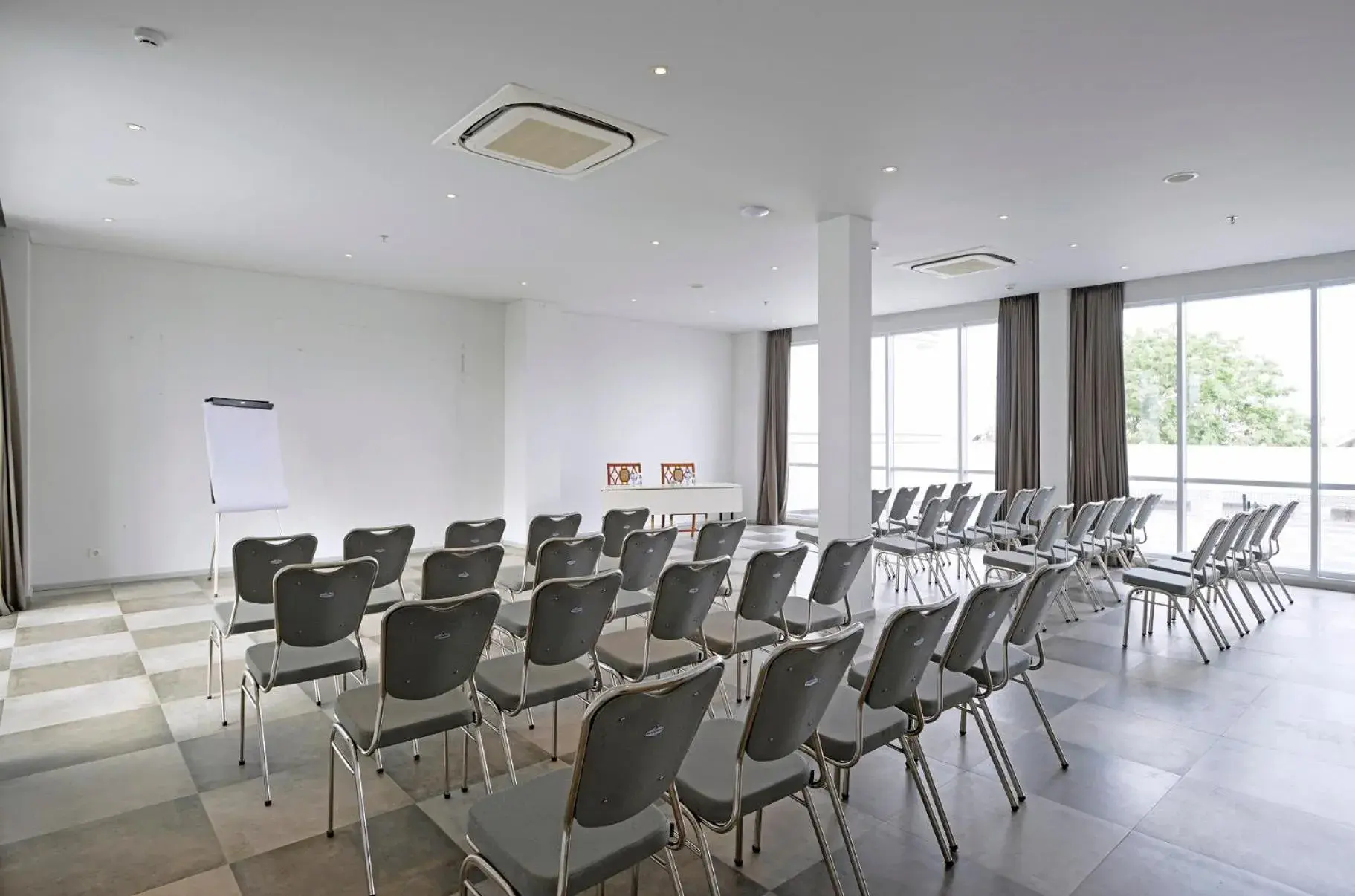 Meeting/conference room in La Lisa Hotel Surabaya