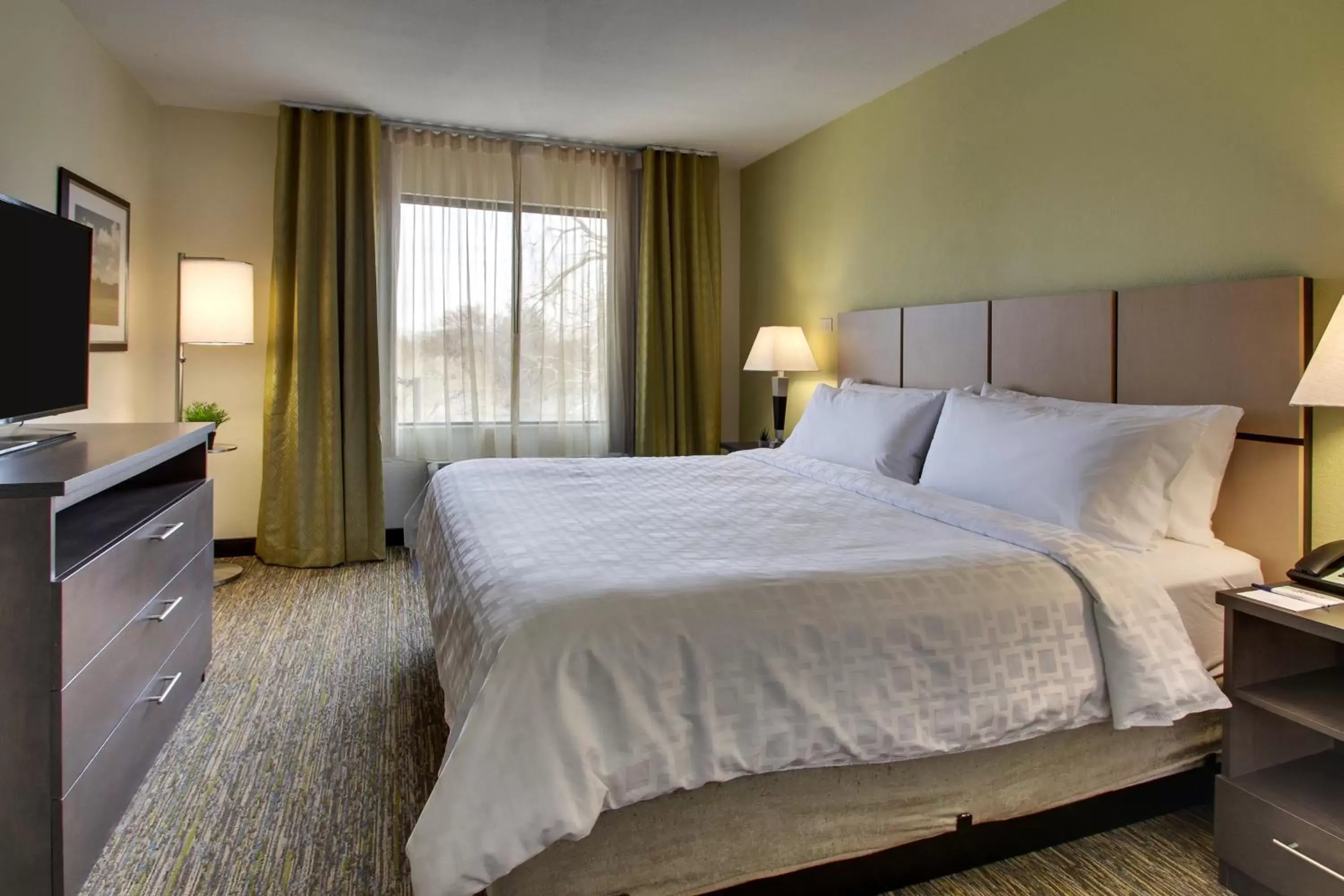 Photo of the whole room, Bed in Candlewood Suites - Wichita East, an IHG Hotel