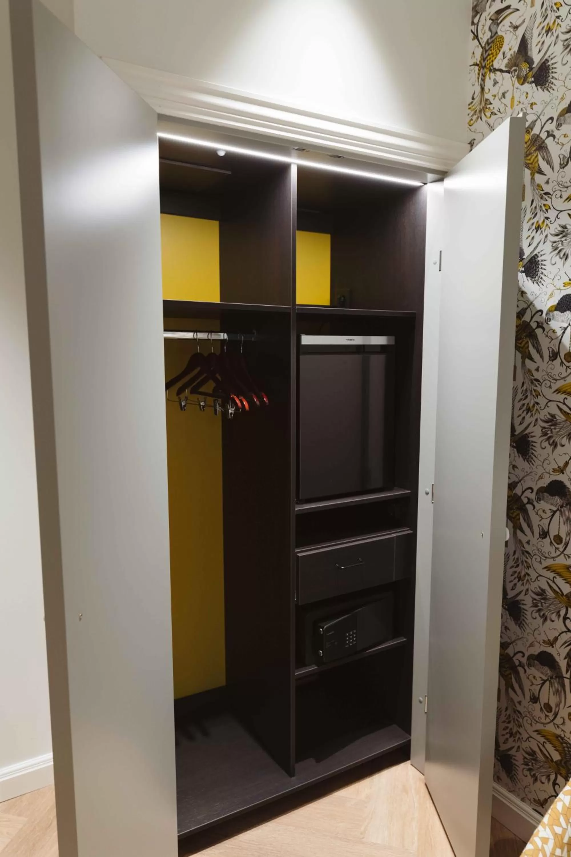 wardrobe in Hotel Bastian