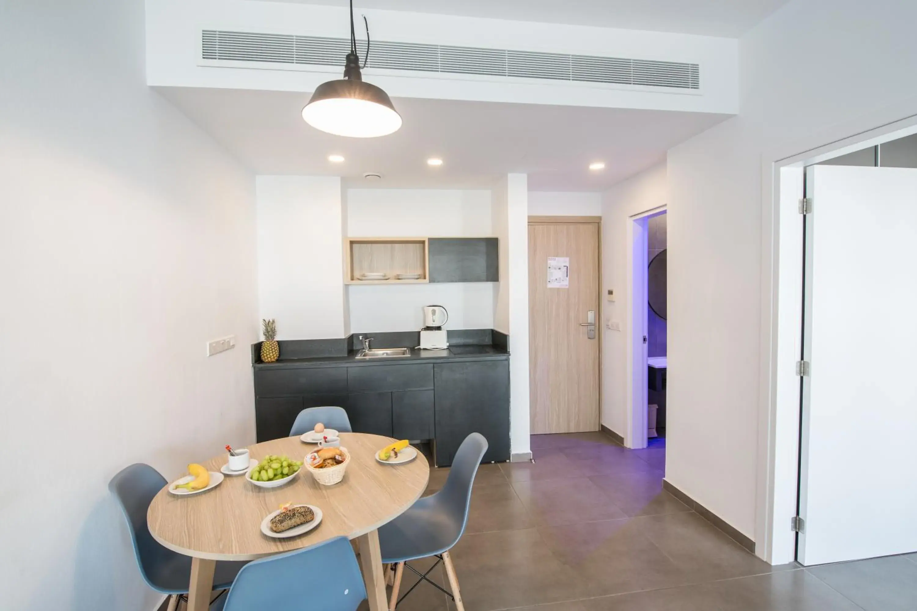 Kitchen or kitchenette, Dining Area in Anthea Hotel Apartments