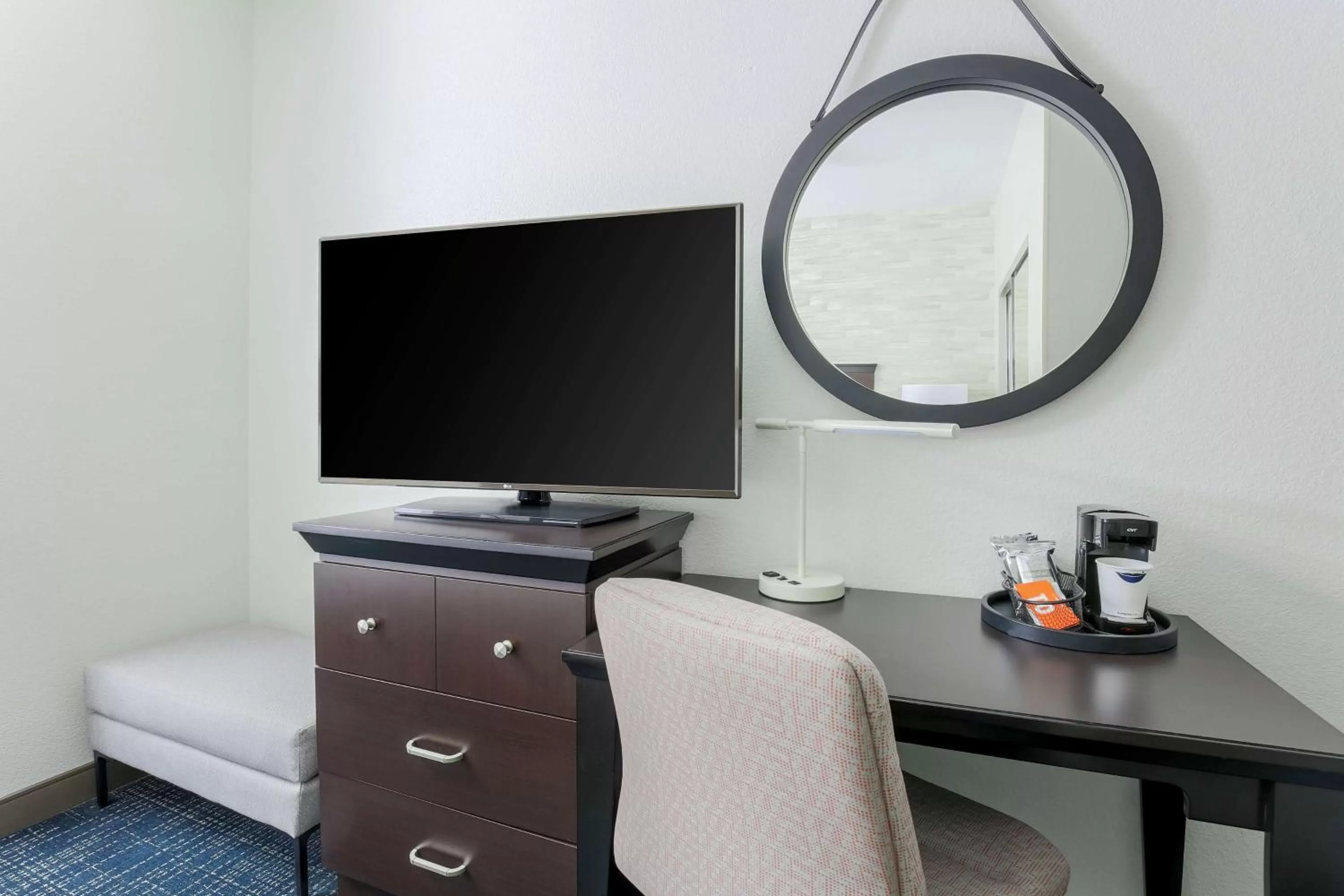 Bedroom in Hampton Inn & Suites Denver Tech Center