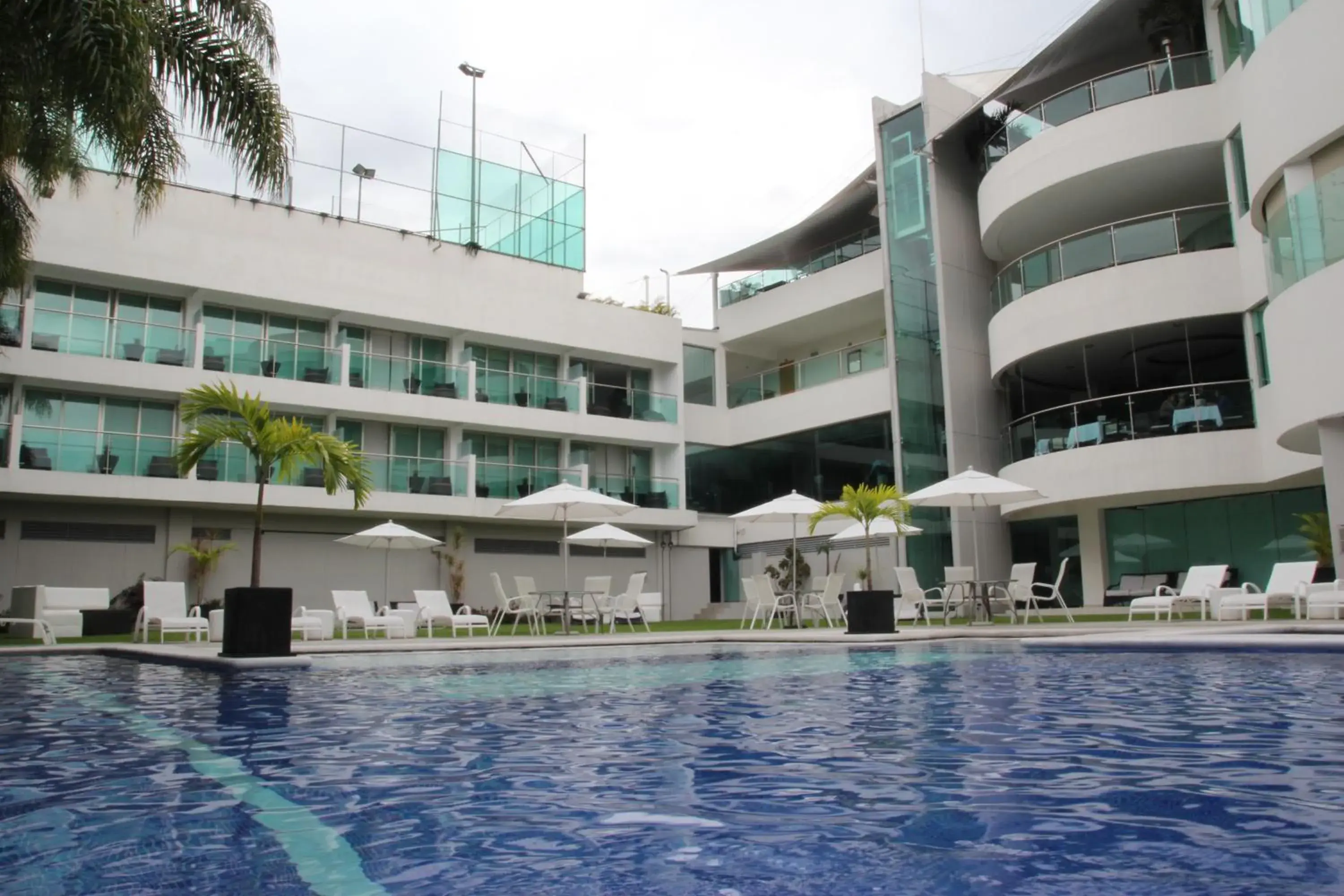 Facade/entrance, Swimming Pool in Hotel Rio 1300