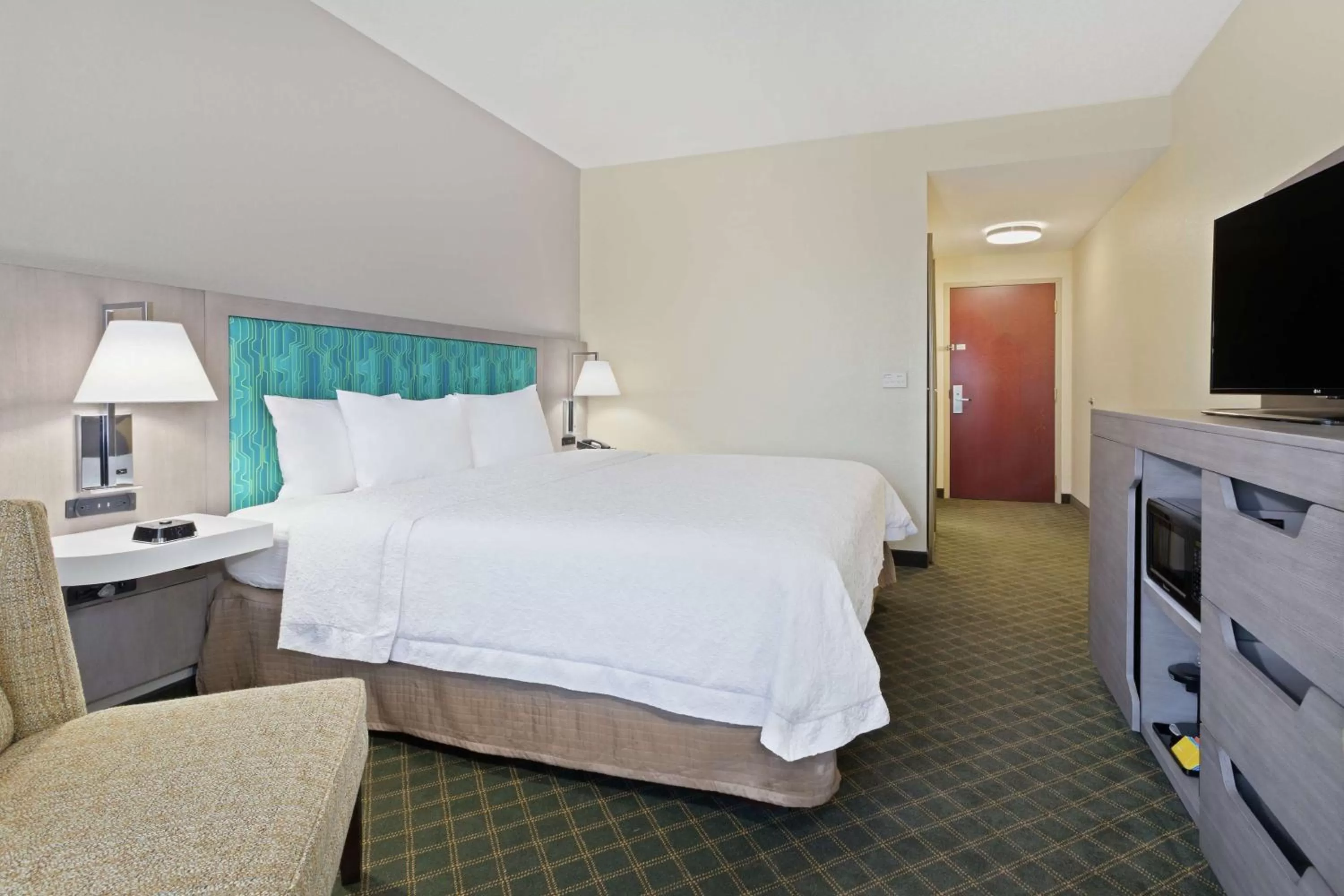 Bedroom, Bed in Hampton Inn West Palm Beach-Lake Worth-Turnpike