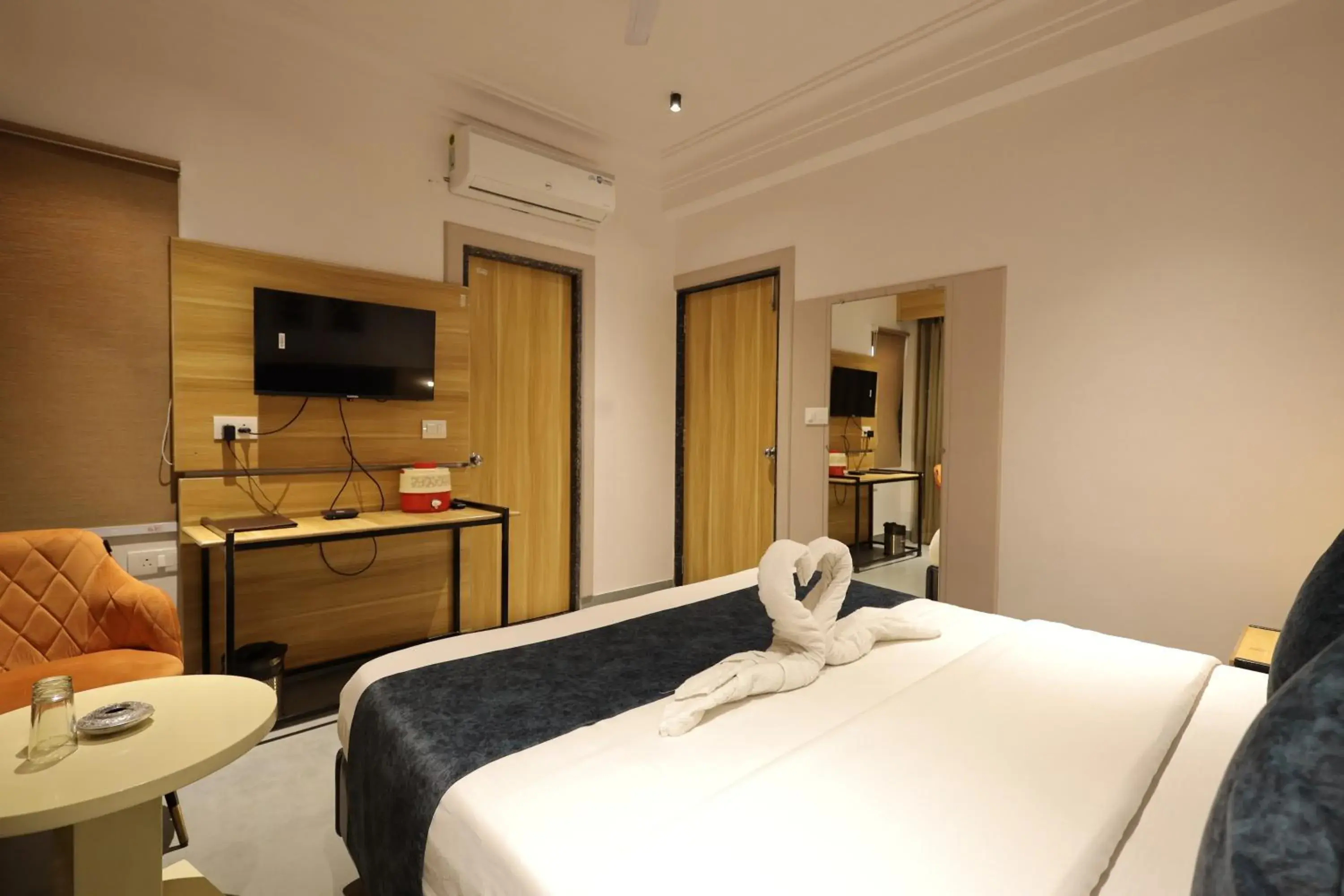 Deluxe Queen Room in Hotel Sparkle Inn Udaipur Deluxe Queen Room in Hotel Sparkle Inn Udaipur