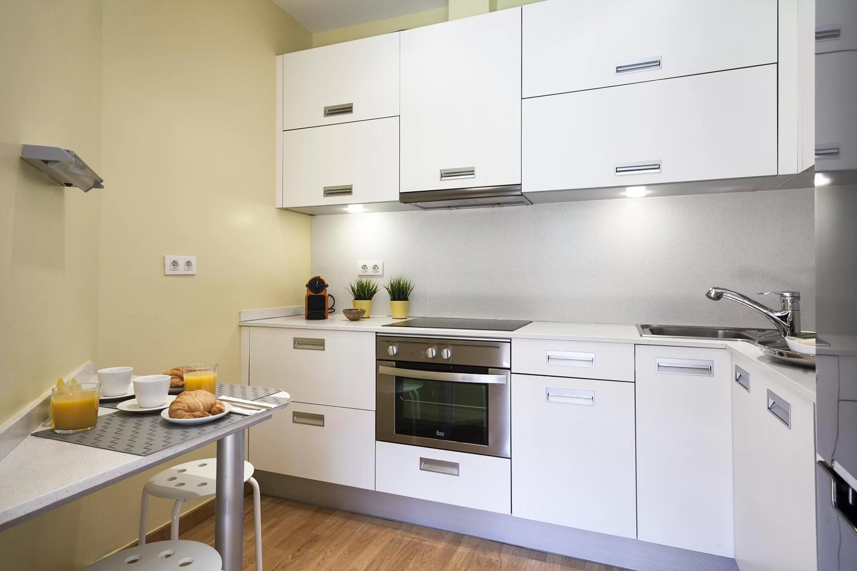 Kitchen or kitchenette in Hotel Acta Laumon