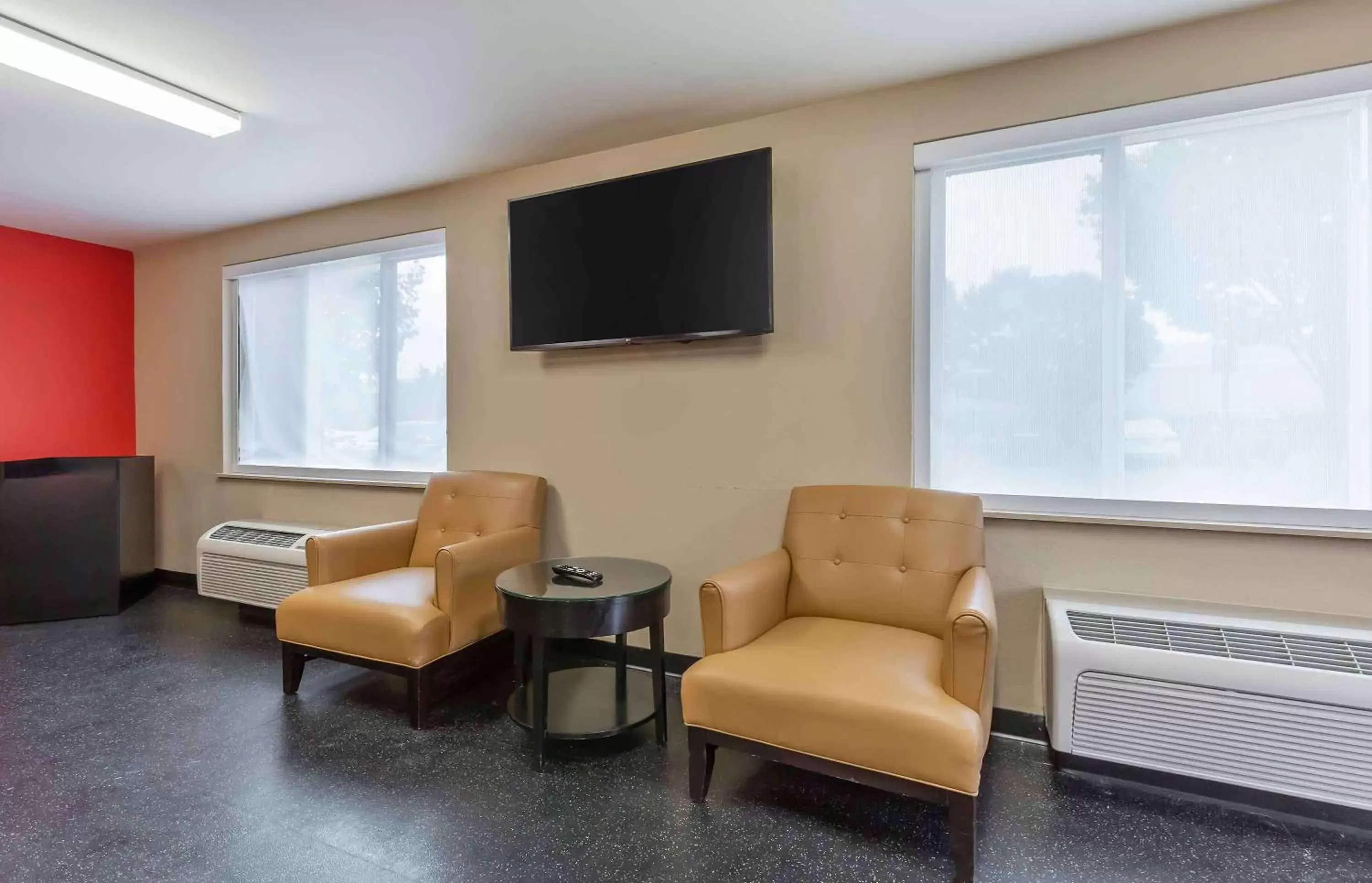 Lobby or reception, TV/Entertainment Center in Extended Stay America Suites - Washington, DC - Springfield