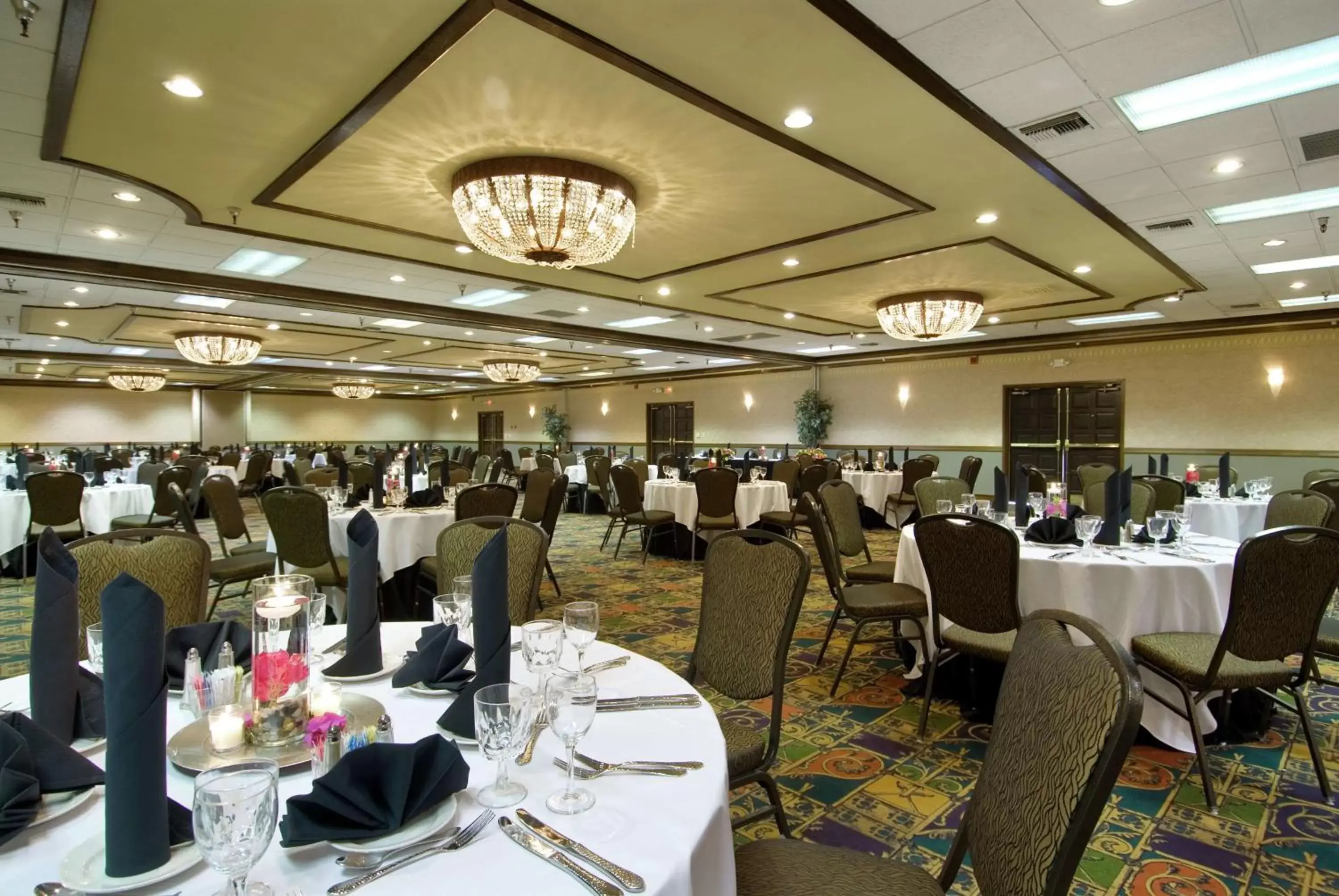 Meeting/conference room, Restaurant/Places to Eat in Embassy Suites by Hilton Palm Desert