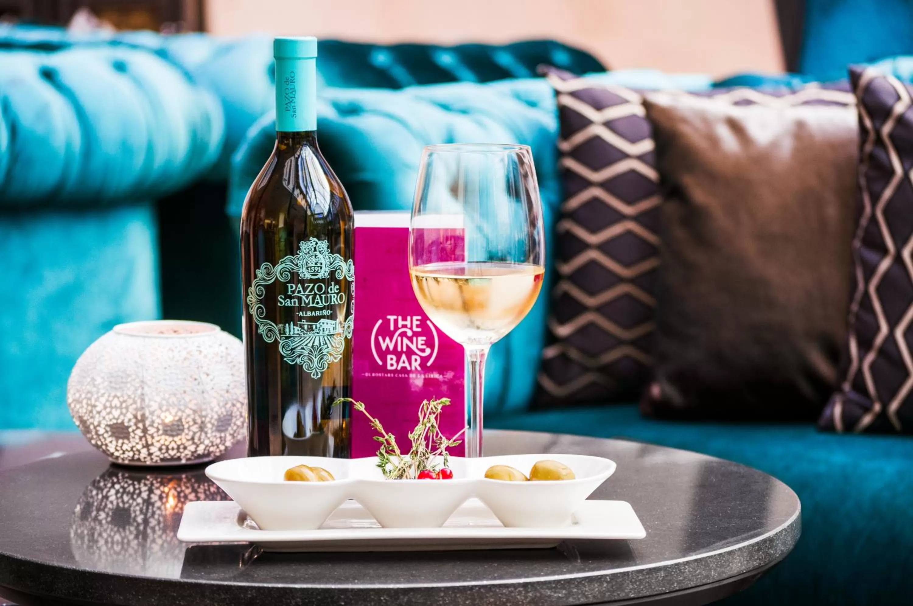 Lounge or bar in Eurostars Casa de la Lírica