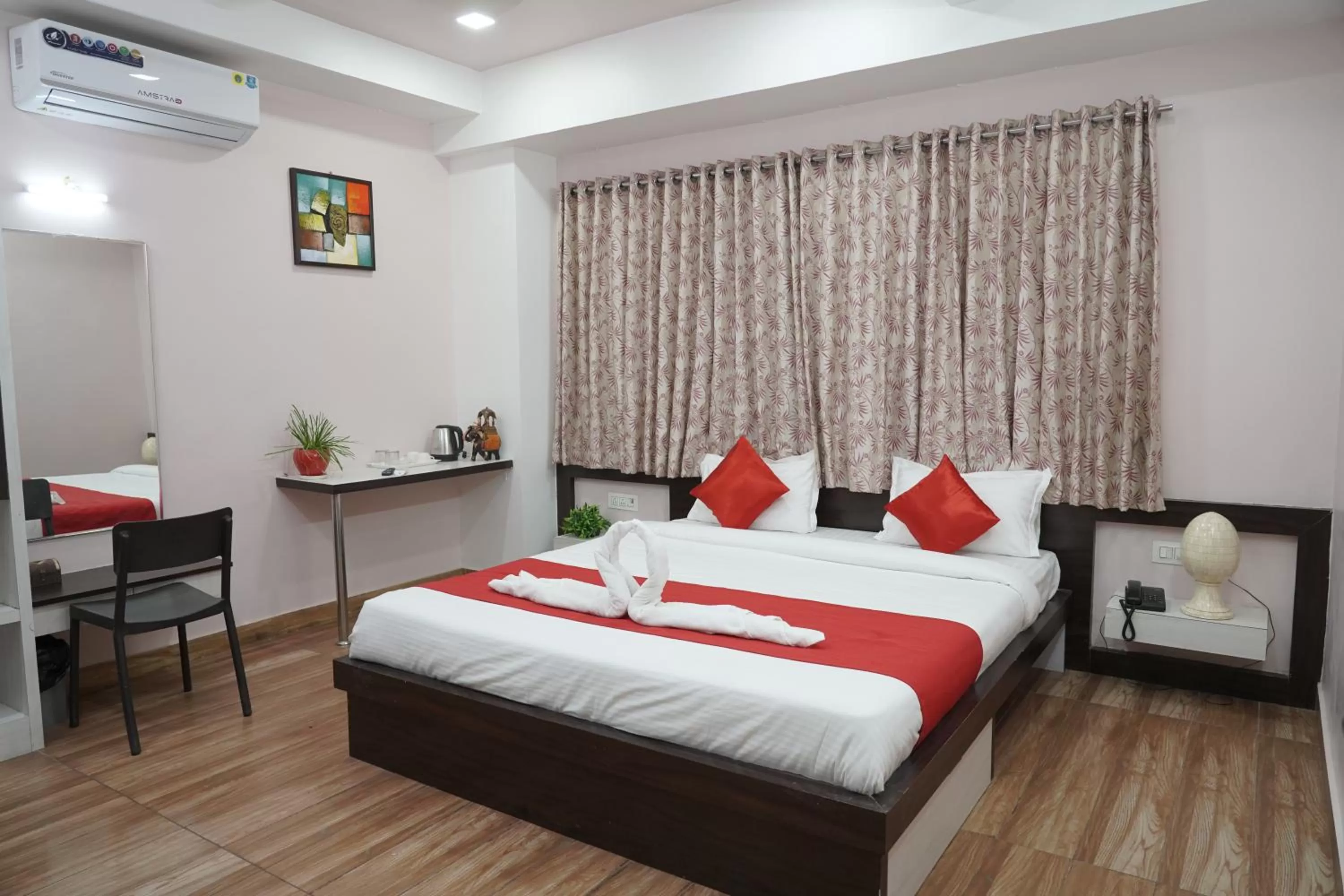 Bed in Hotel Silver Cloud