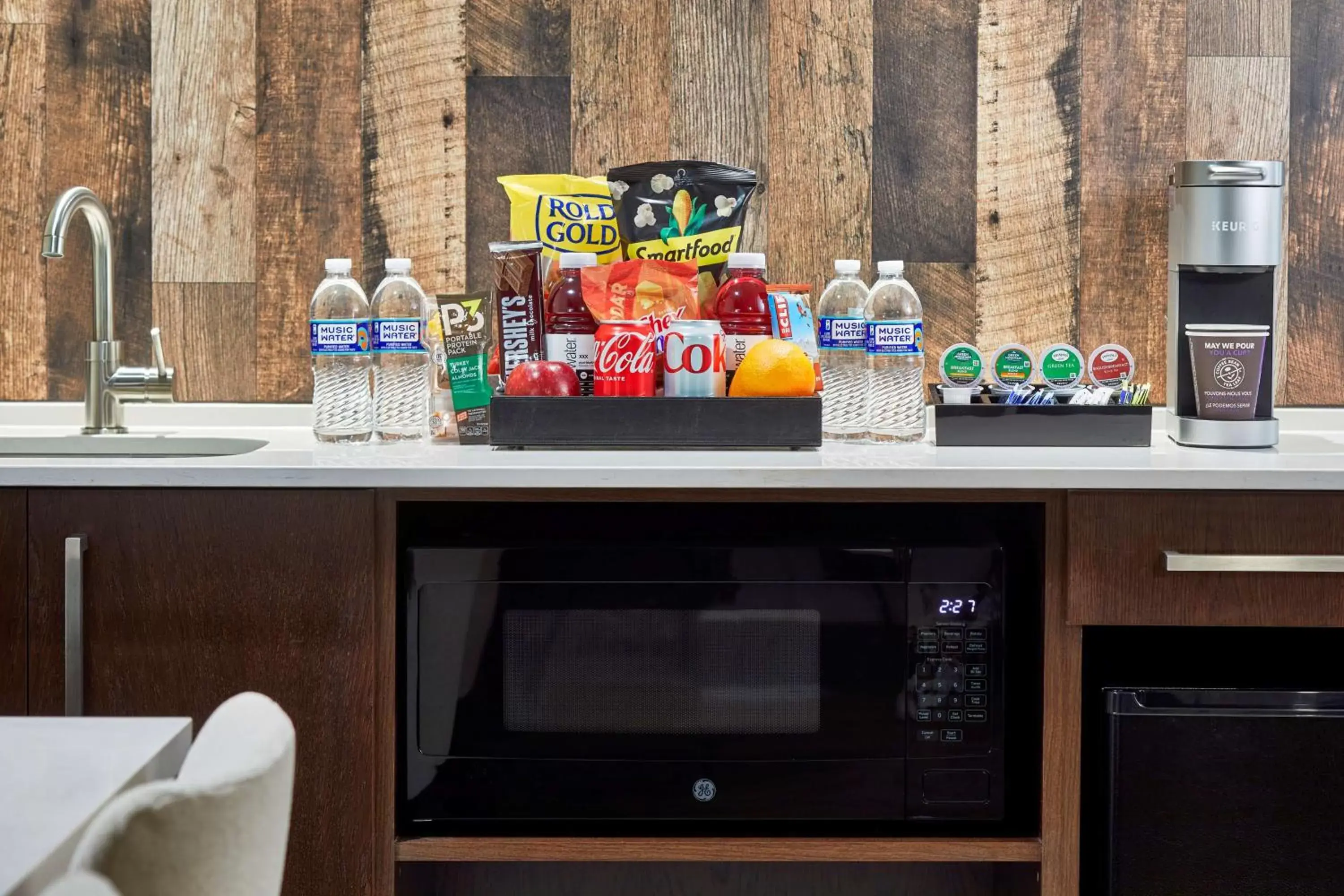 Photo of the whole room, TV/Entertainment Center in Embassy Suites by Hilton Nashville Downtown