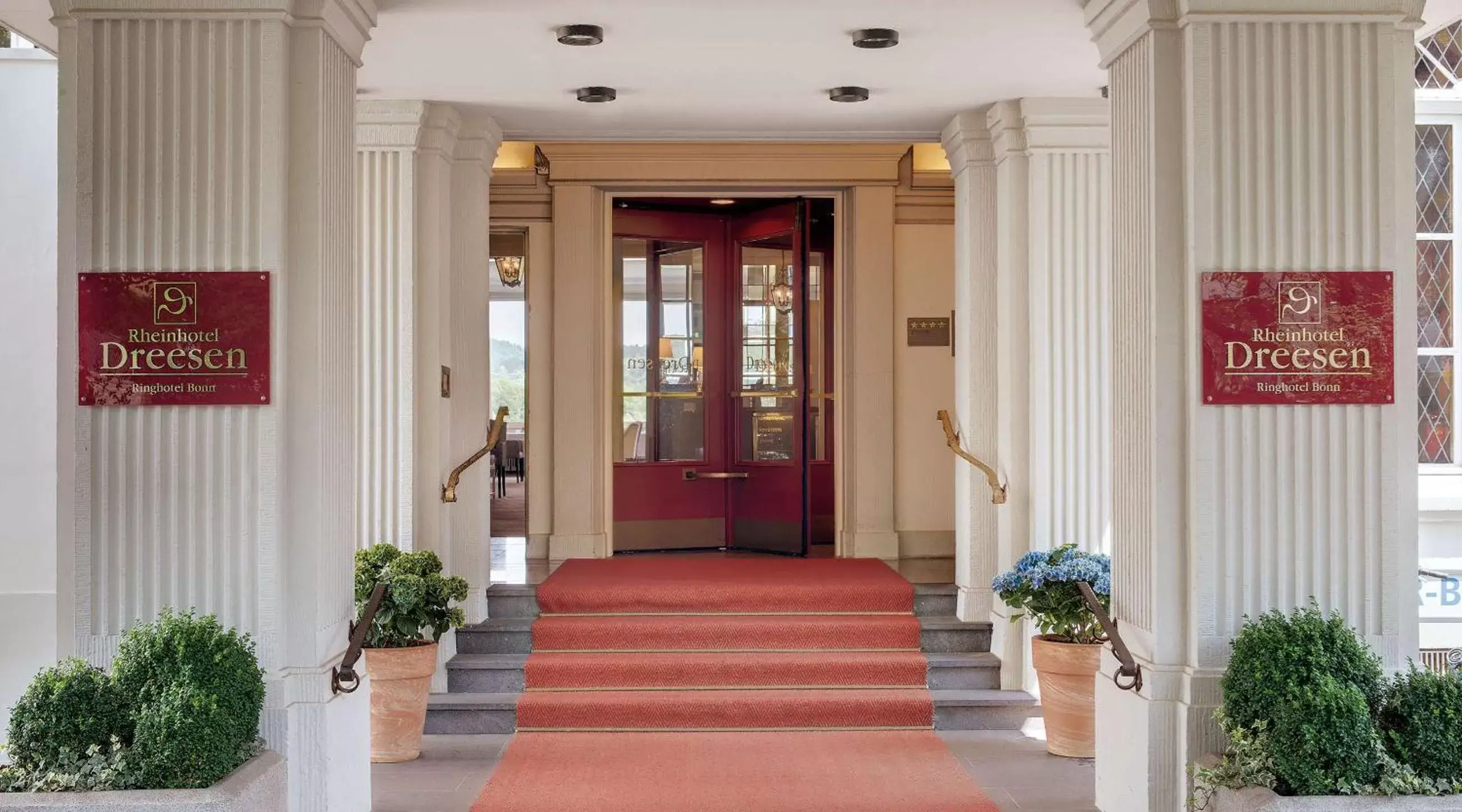 Property building in Rheinhotel Dreesen Property building in Rheinhotel Dreesen