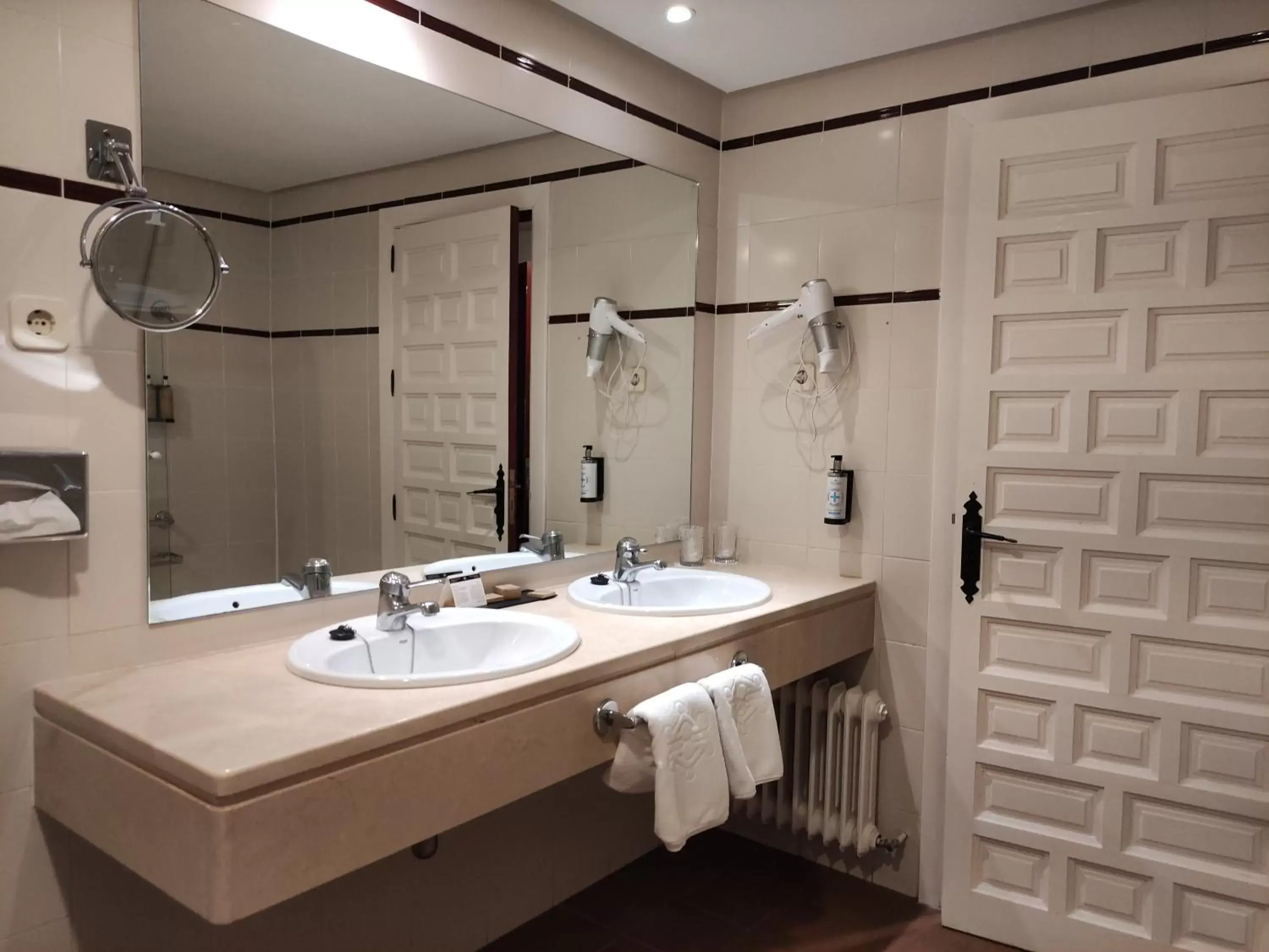 Bathroom in Parador de Albacete