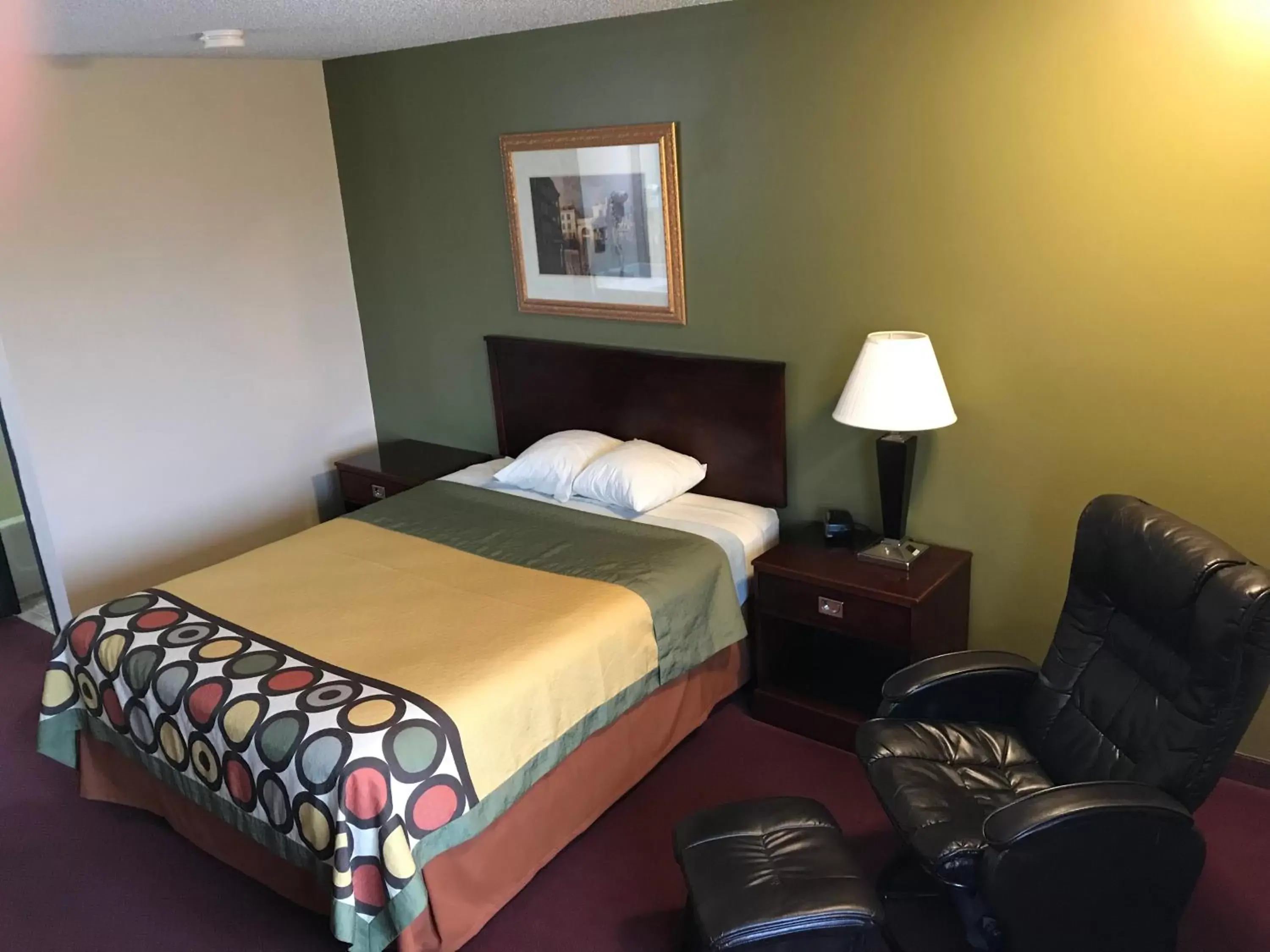 Bedroom, Bed in Heartland Hotel & Suites