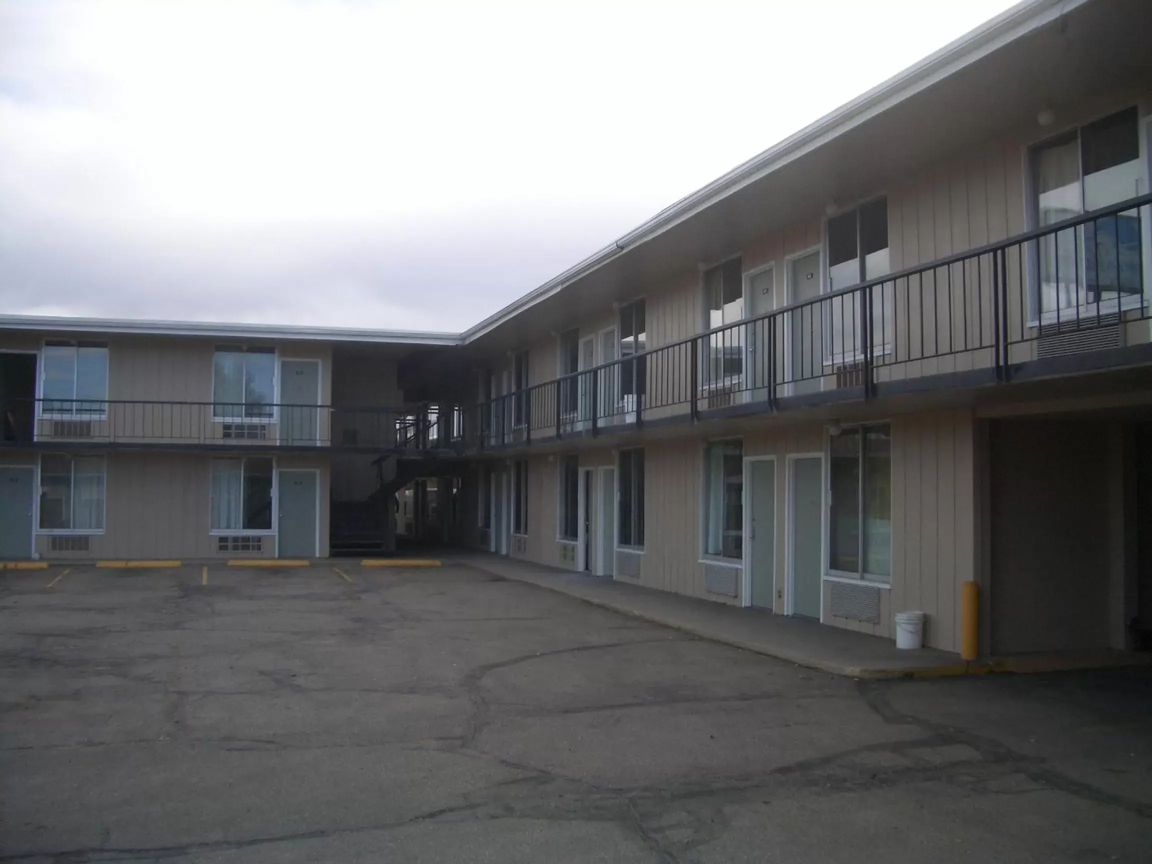 Property Building in Laramie Valley Inn