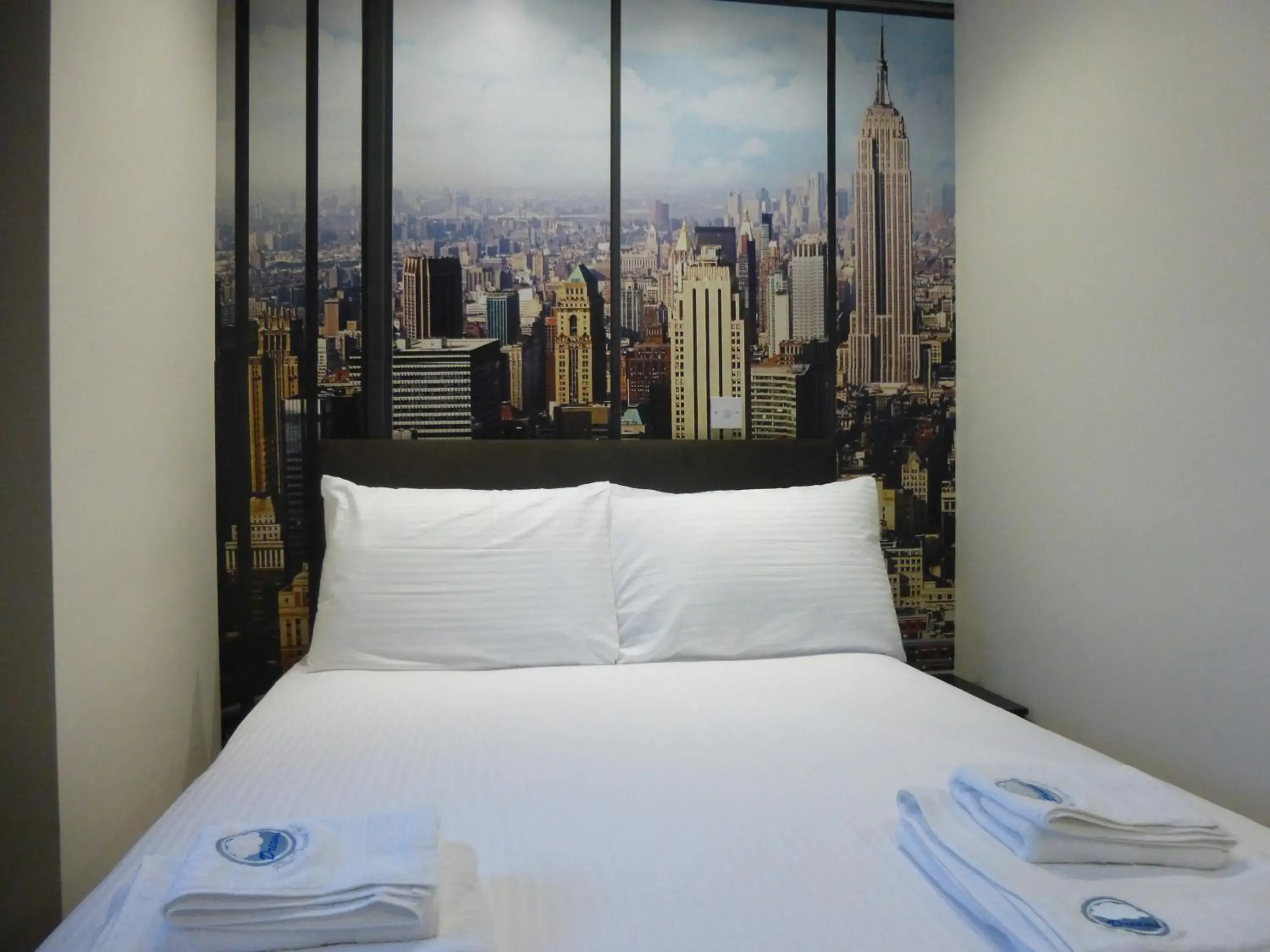 Bedroom, Bed in Dreams Hotel