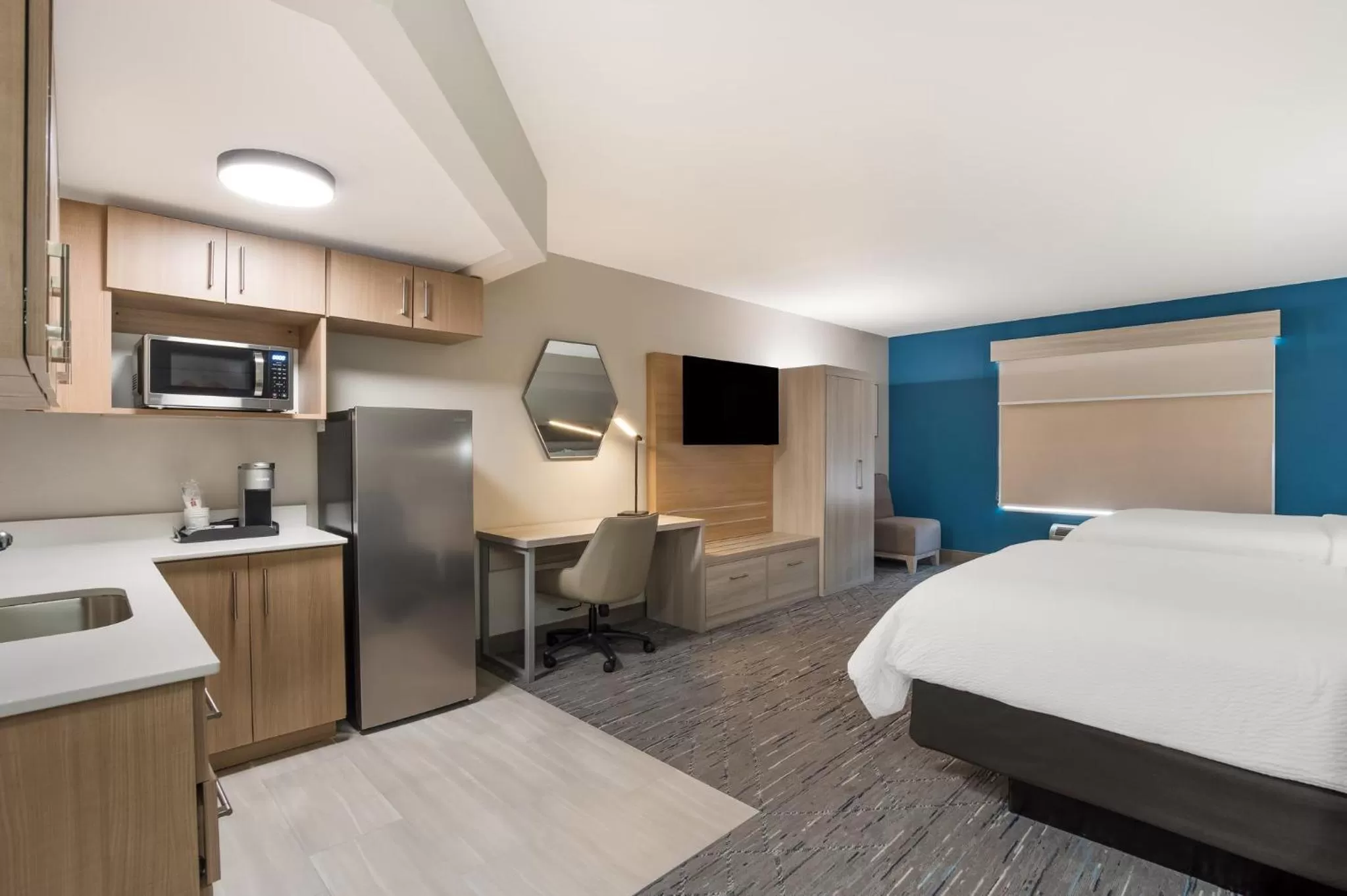 Photo of the whole room, Bed in Holiday Inn Express & Suites Lexington by IHG