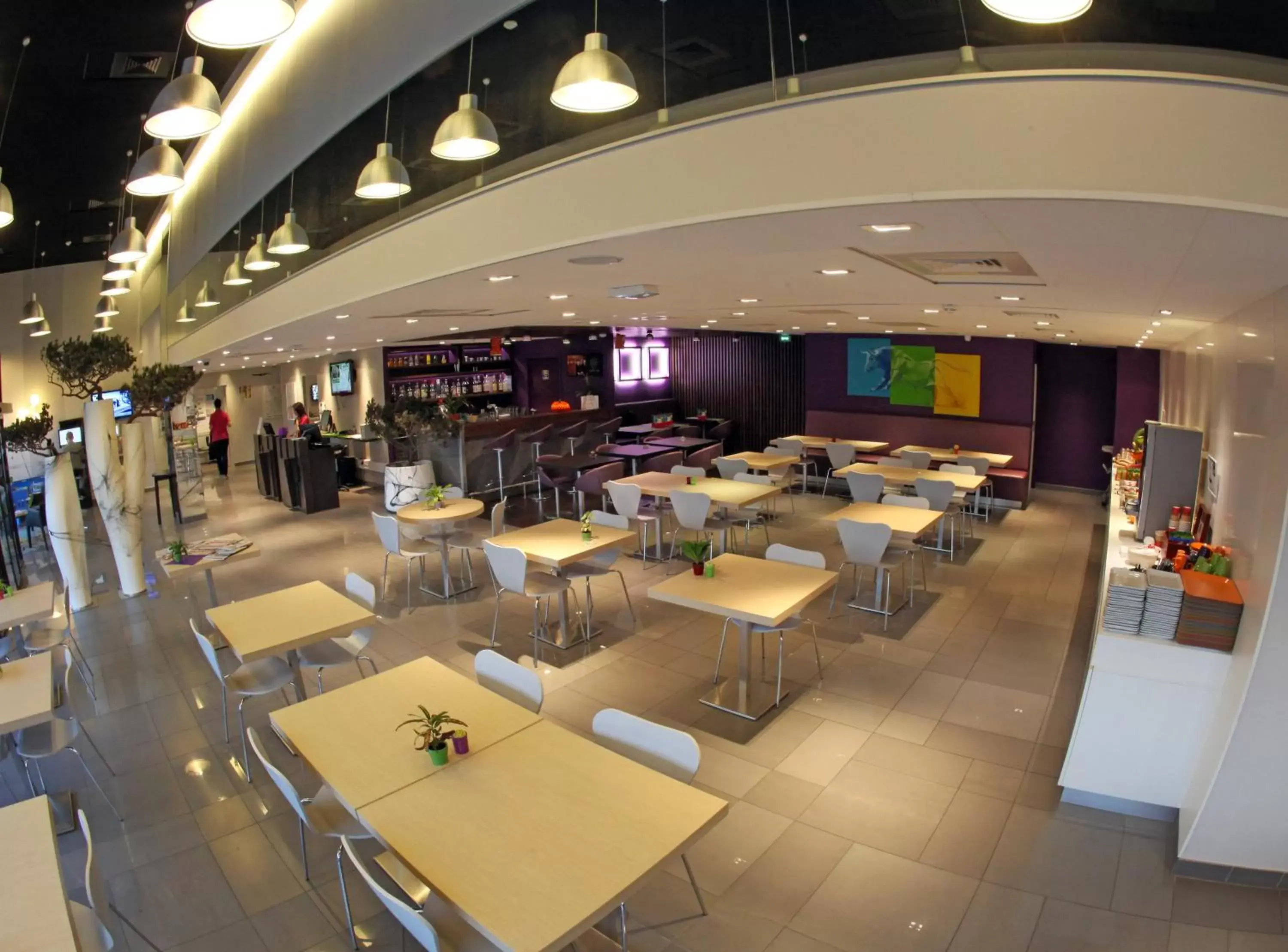 Restaurant/Places to Eat in ibis Styles Nimes Gare Centre
