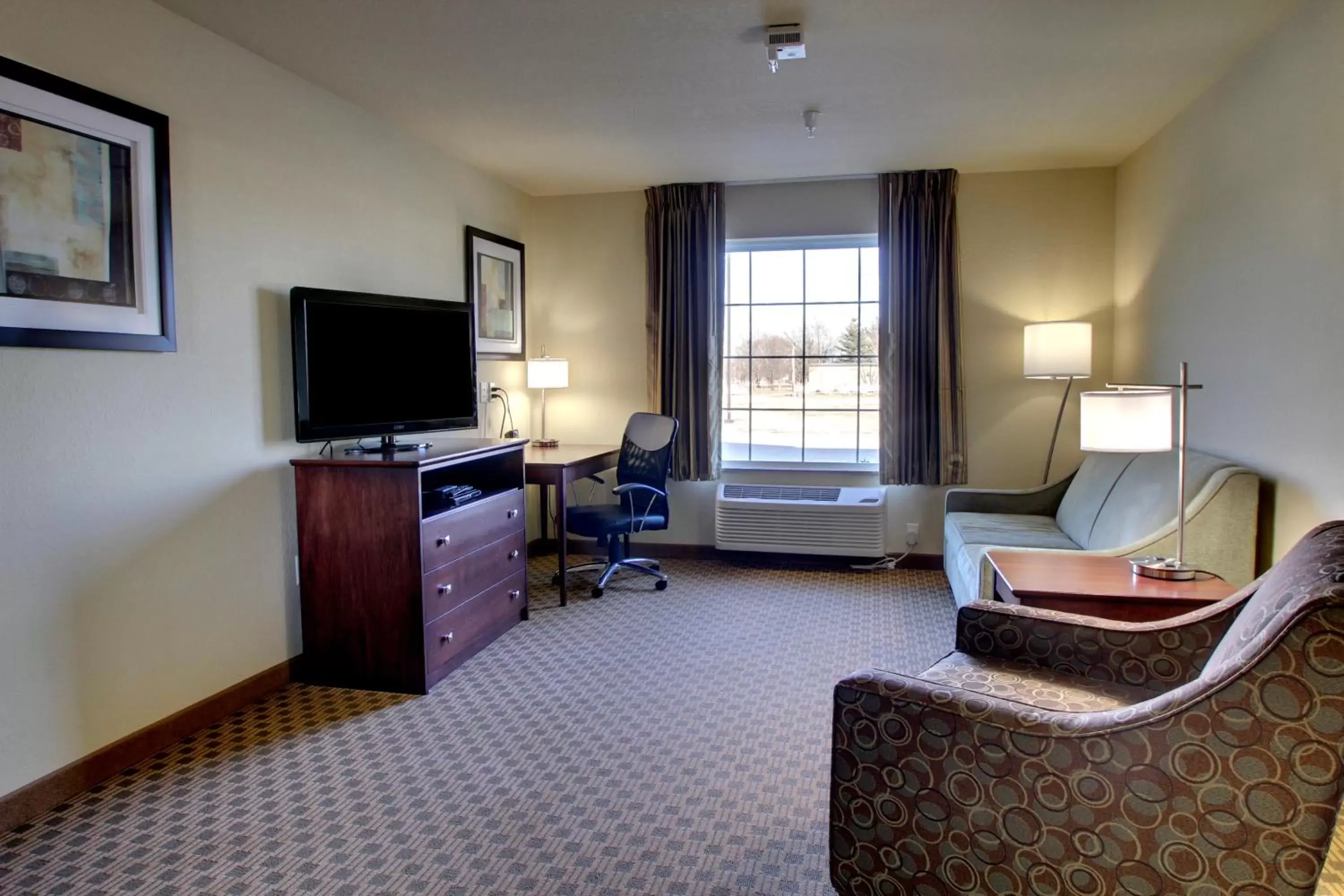 TV and multimedia, Bed in Cobblestone Hotel & Suites - Newton TV and multimedia, Bed in Cobblestone Hotel & Suites - Newton