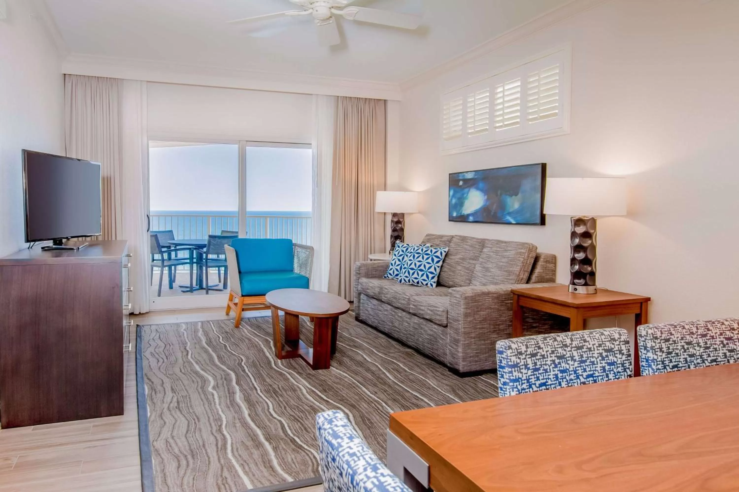 Living room in Hilton Pensacola Beach