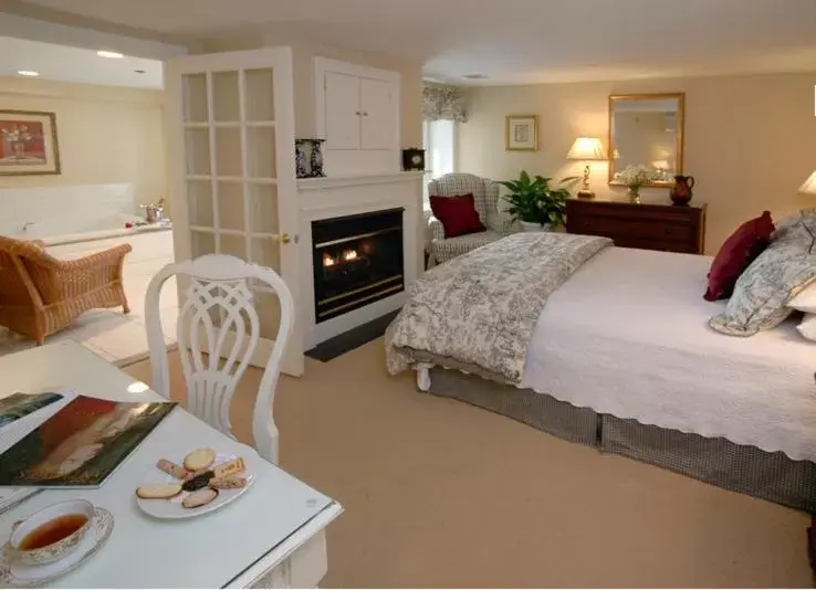 Photo of the whole room, Bed in Lambertville House Photo of the whole room, Bed in Lambertville House