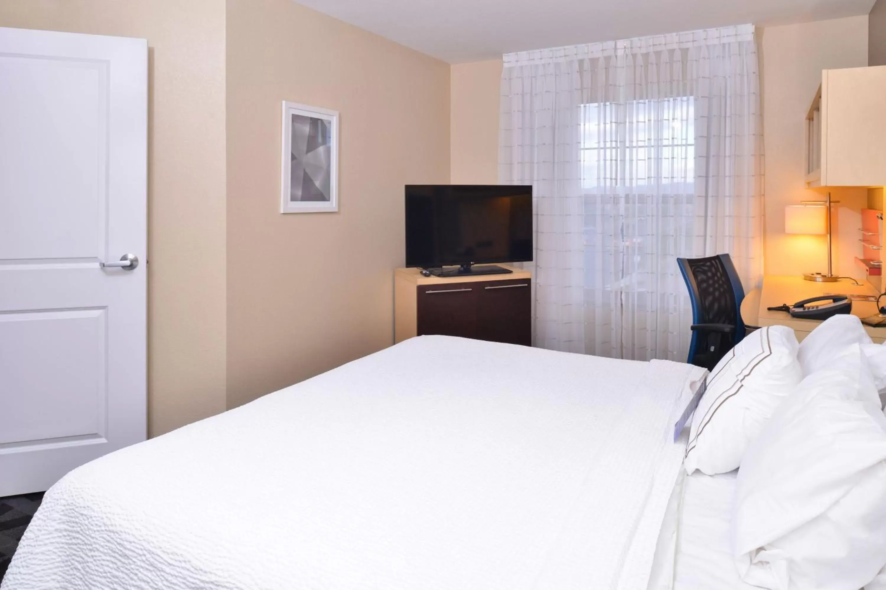 Bedroom, Bed in TownePlace Suites by Marriott Las Vegas Henderson