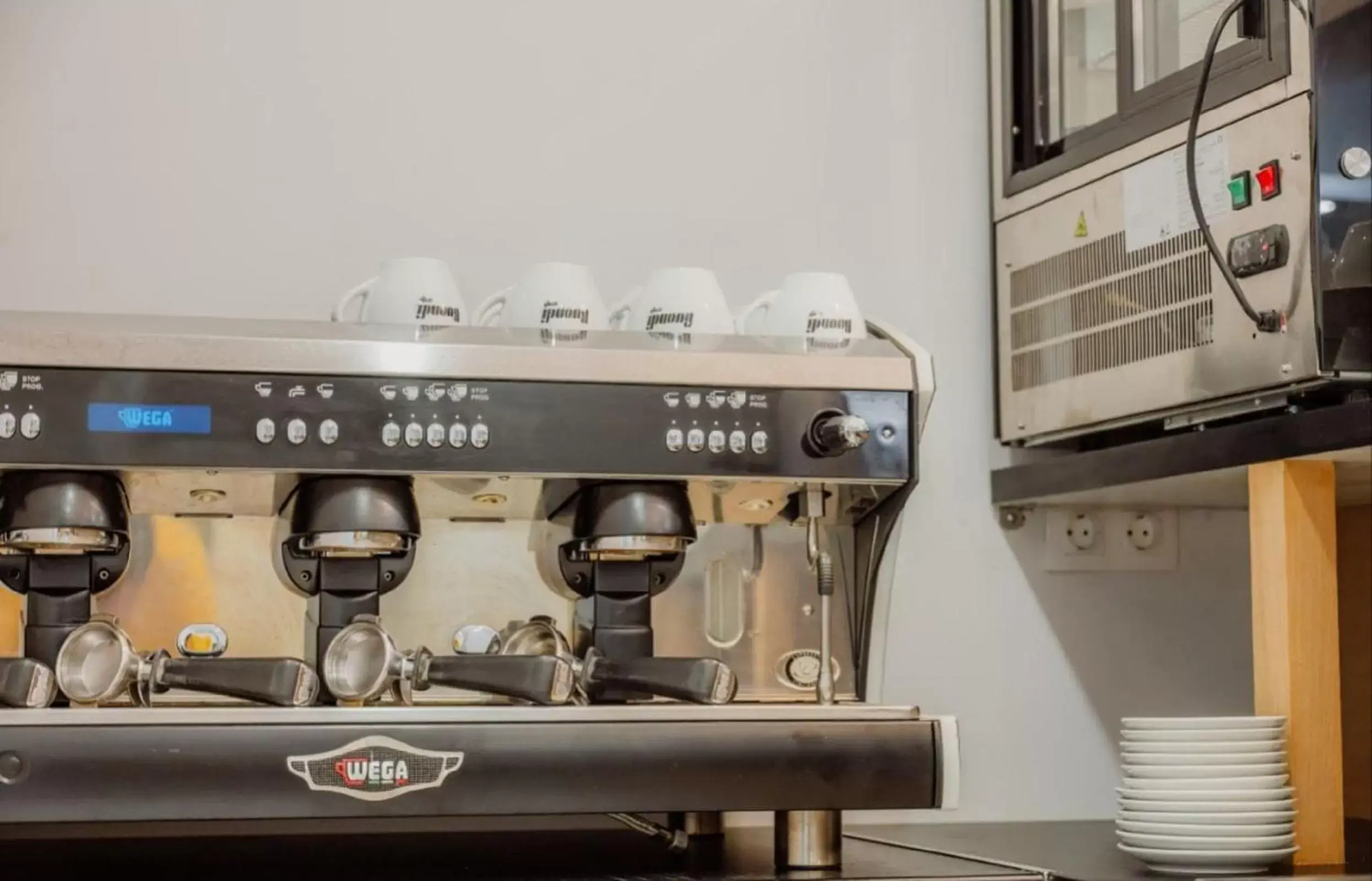 Coffee/tea facilities in Genesis Hotel