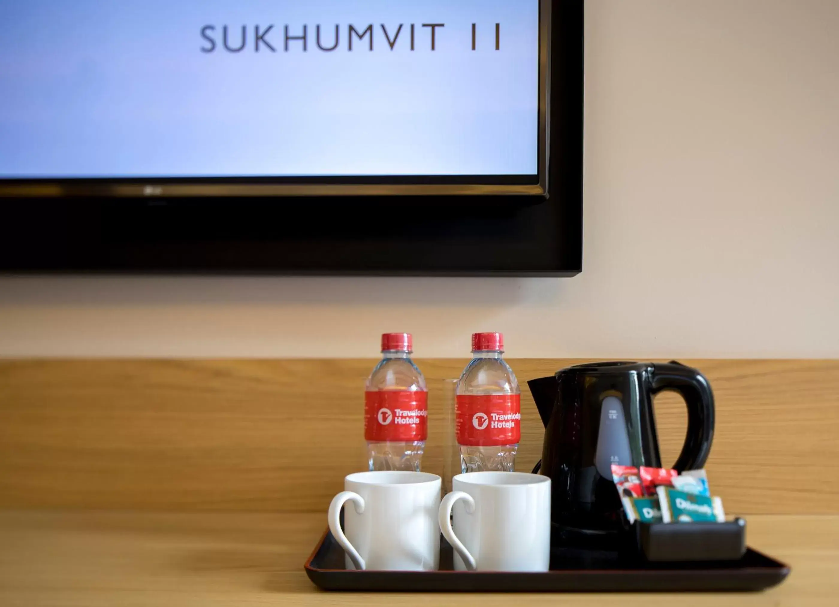 Coffee/tea facilities, TV/Entertainment Center in Travelodge Sukhumvit 11